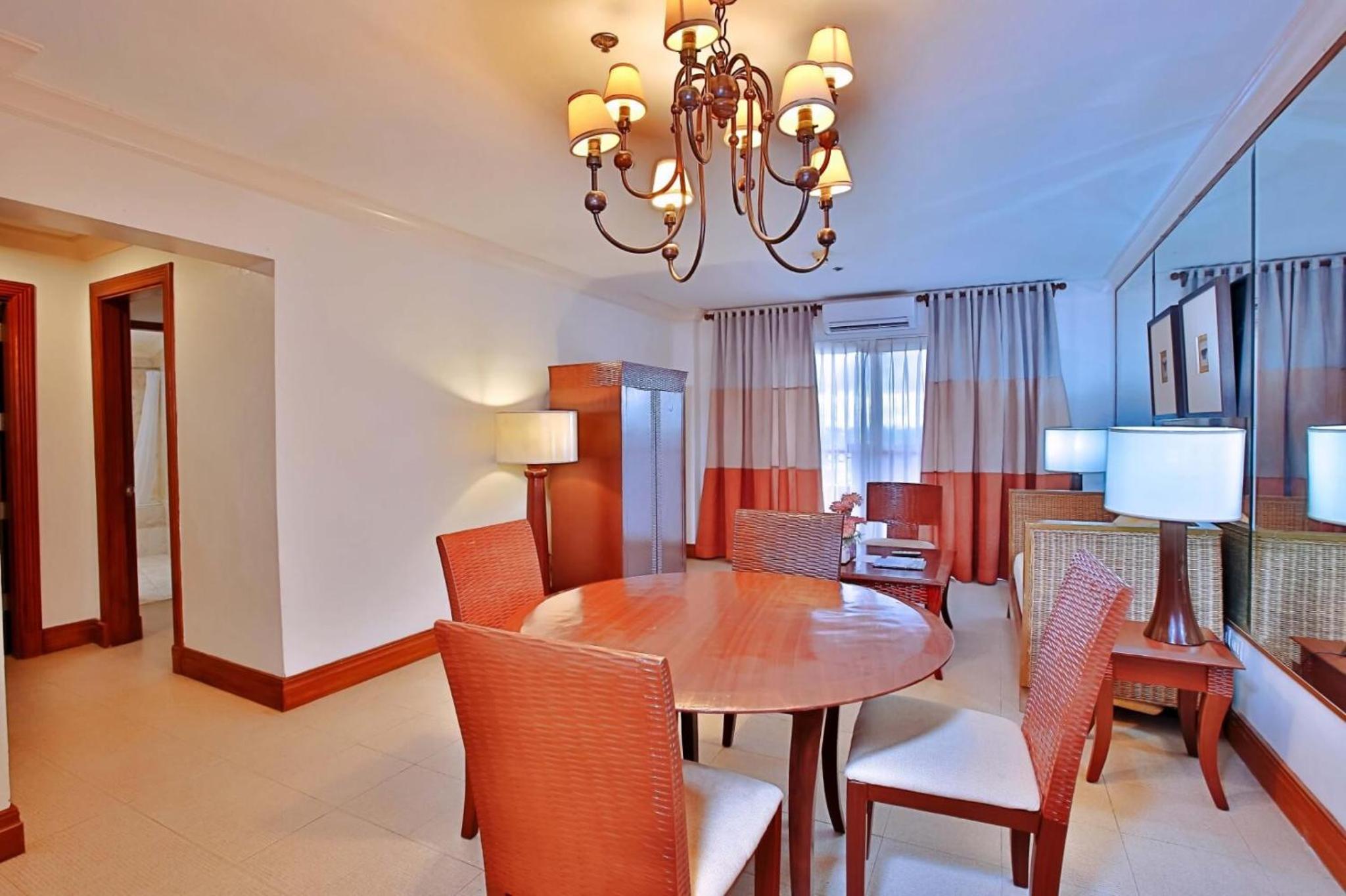 Deluxe Two-Bedroom Suite - Photo 6