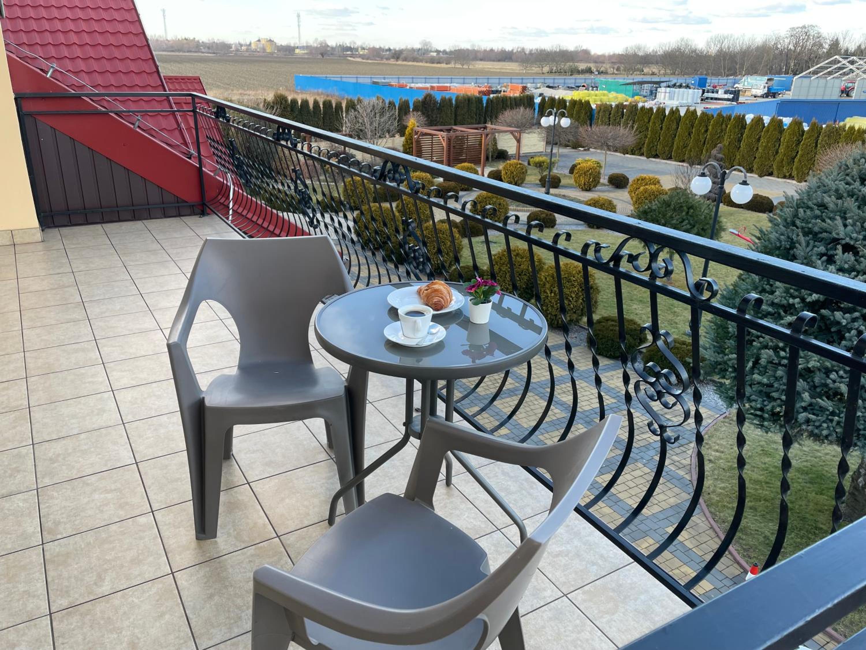 Deluxe Double Room with Balcony - Photo 4