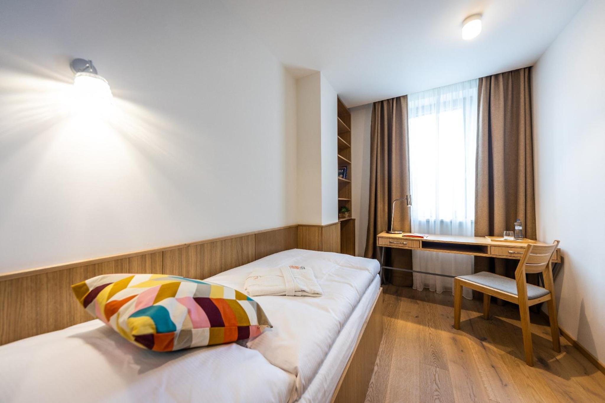 Single Room with Shared Bathroom photo 3
