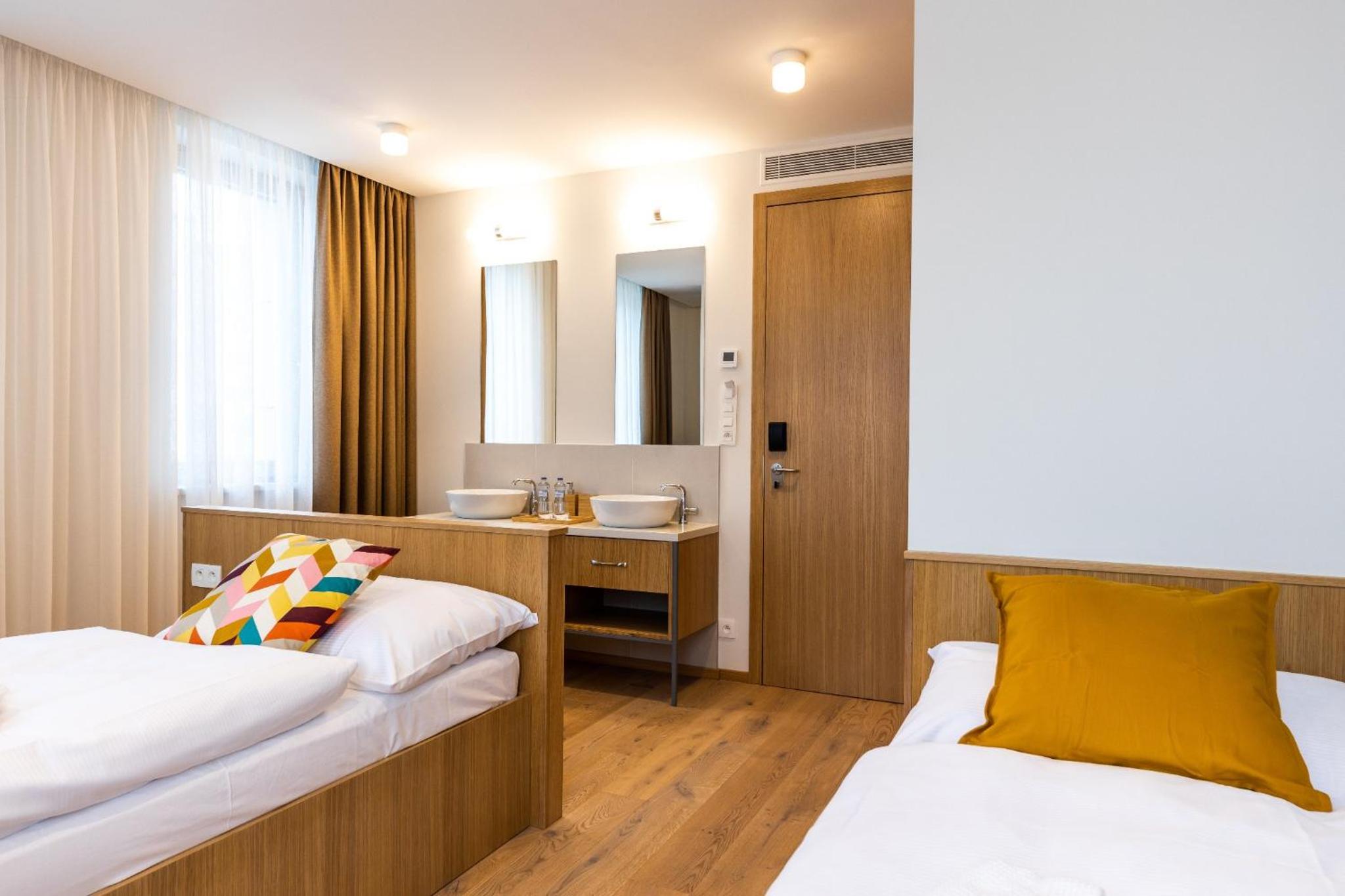 Twin Room with Shared Bathroom photo 1
