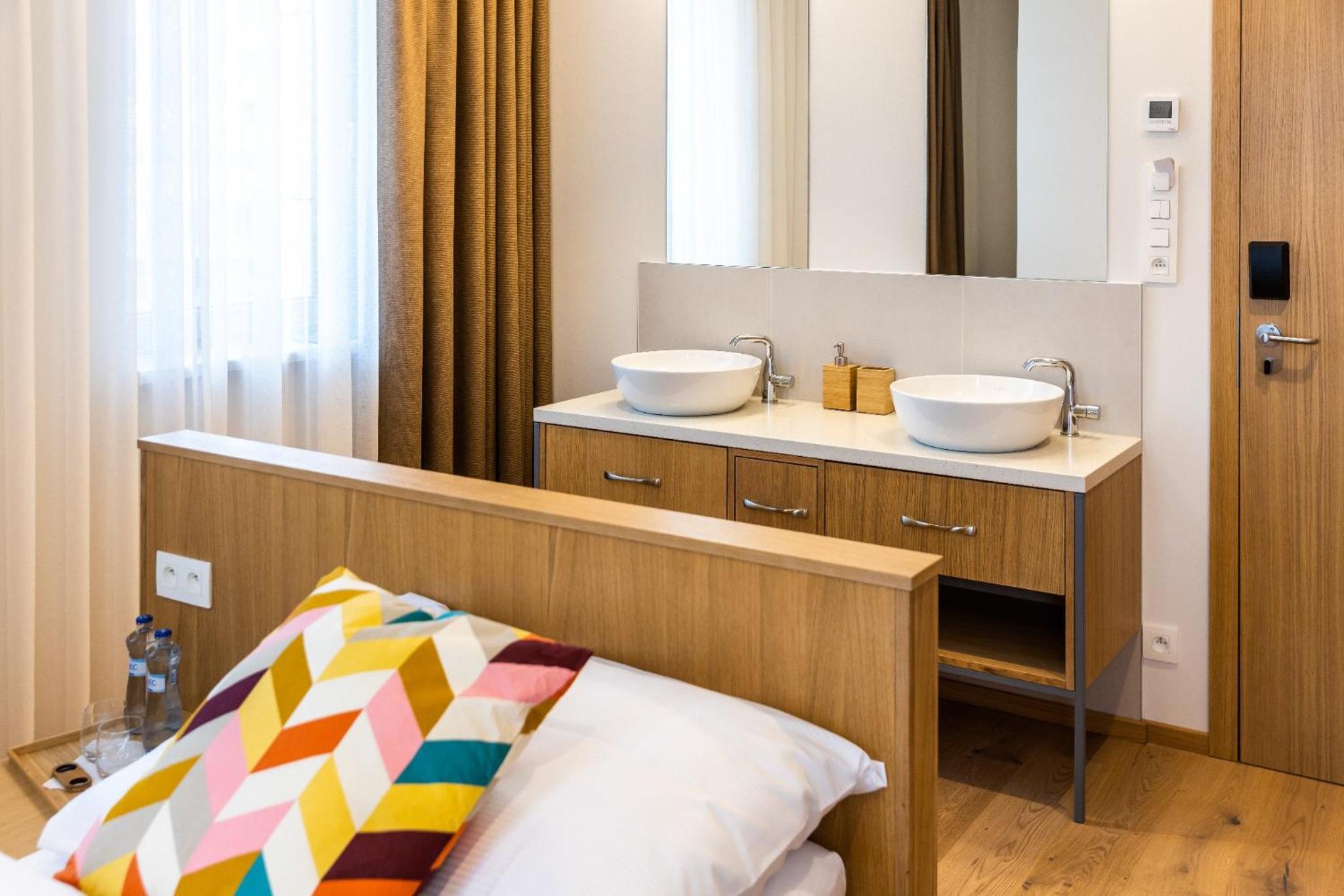 Twin Room with Shared Bathroom photo 3