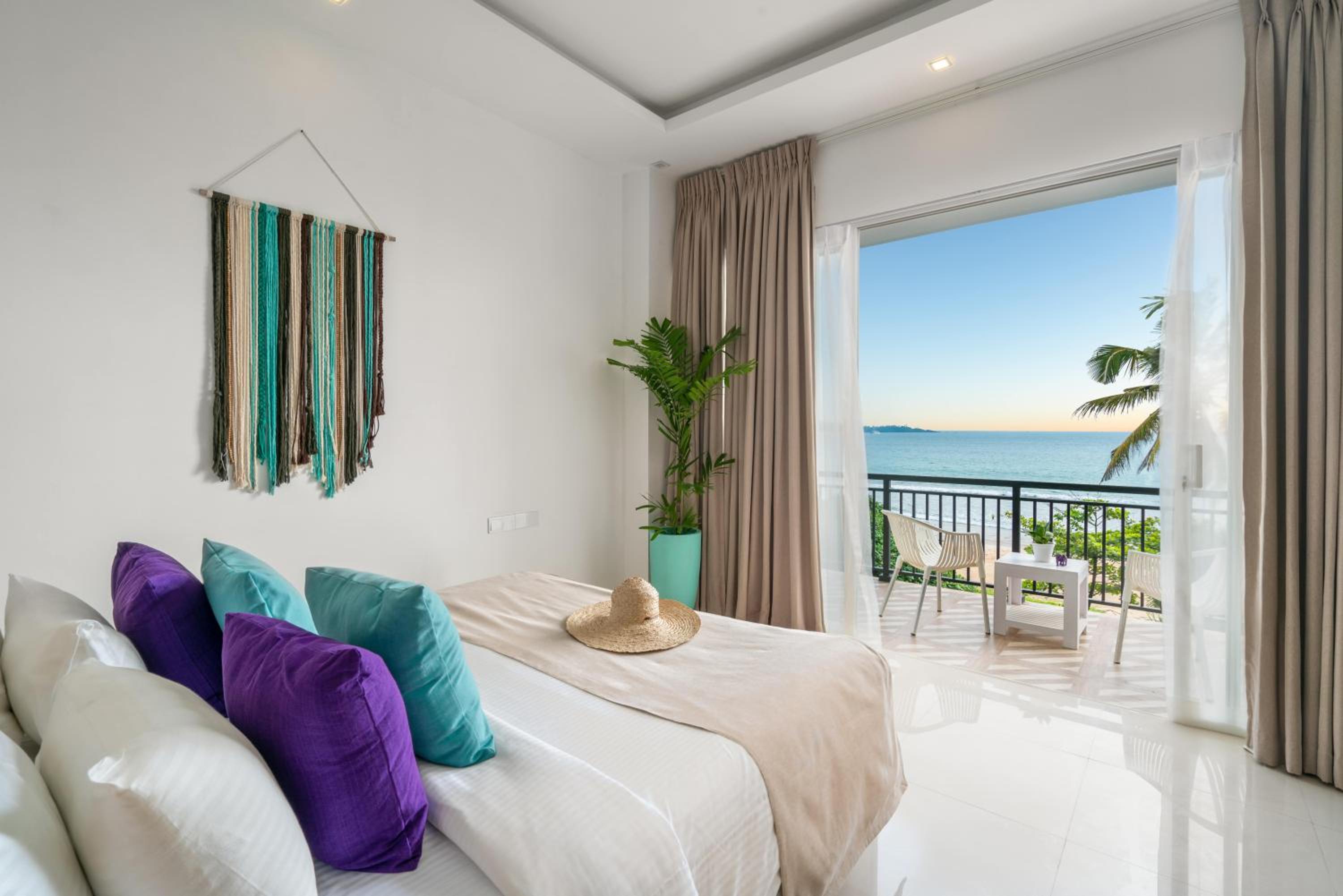 Deluxe Double Room with Balcony and Sea View