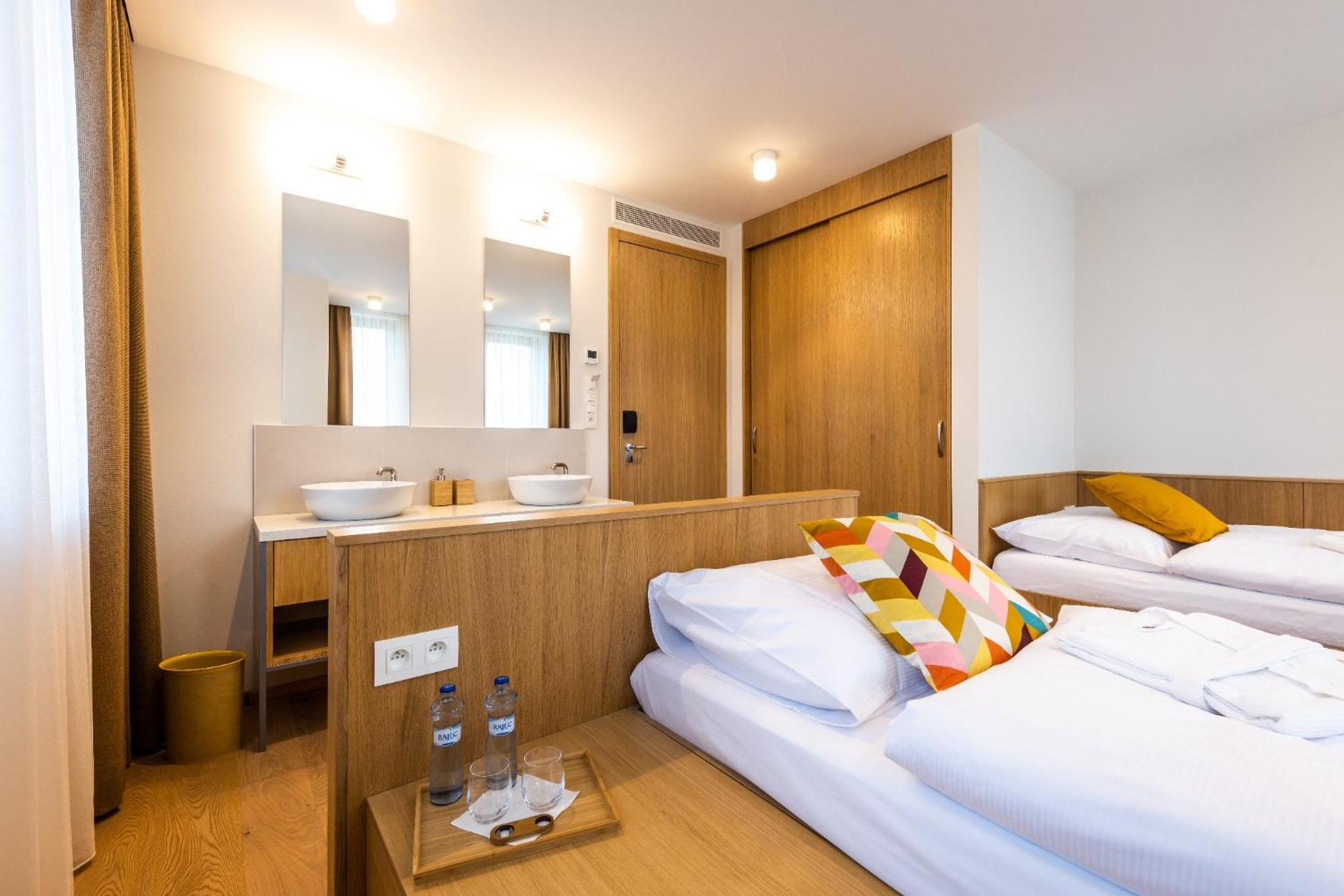 Twin Room with Shared Bathroom photo 1