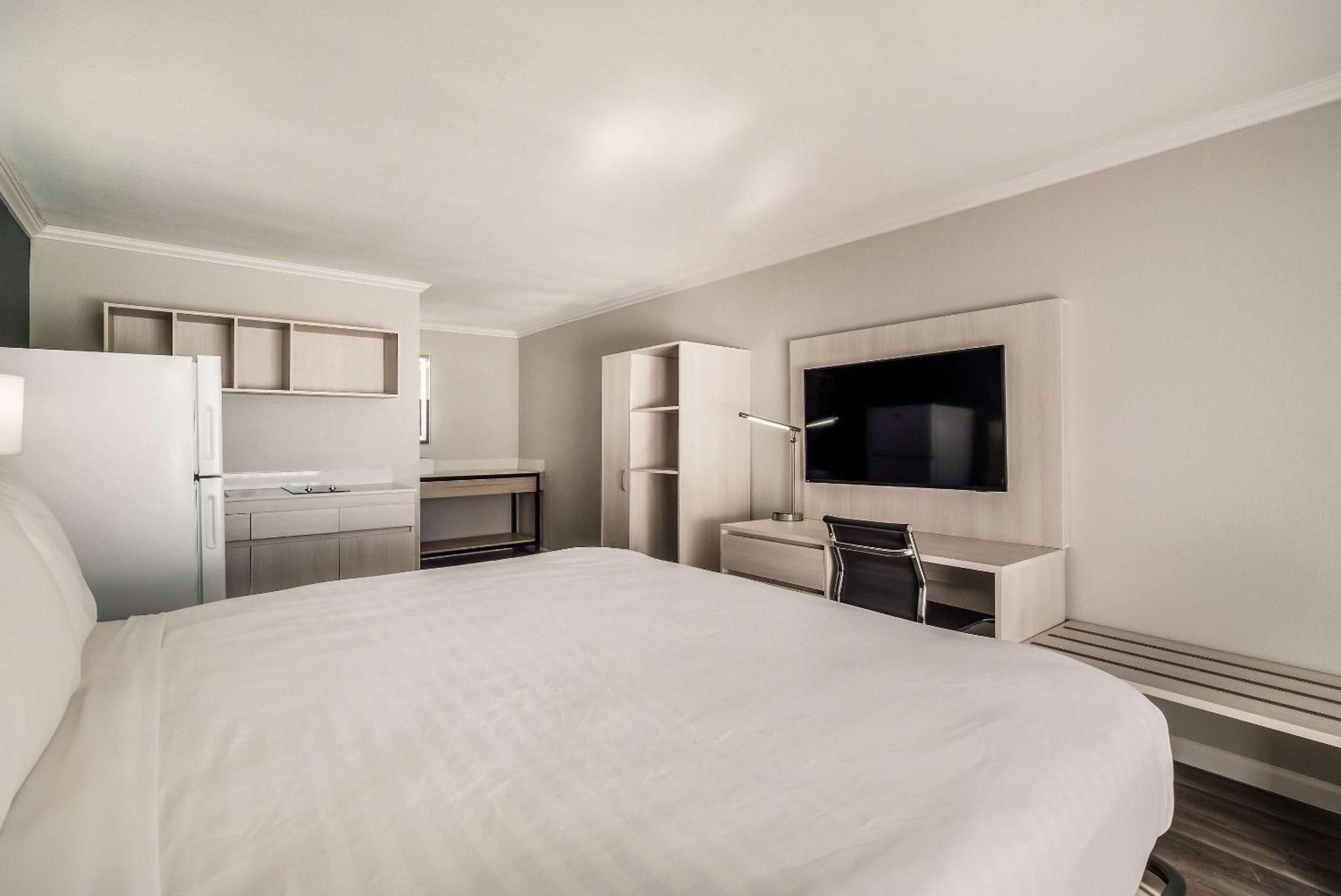 Standard King Room - Non Smoking - Photo 1