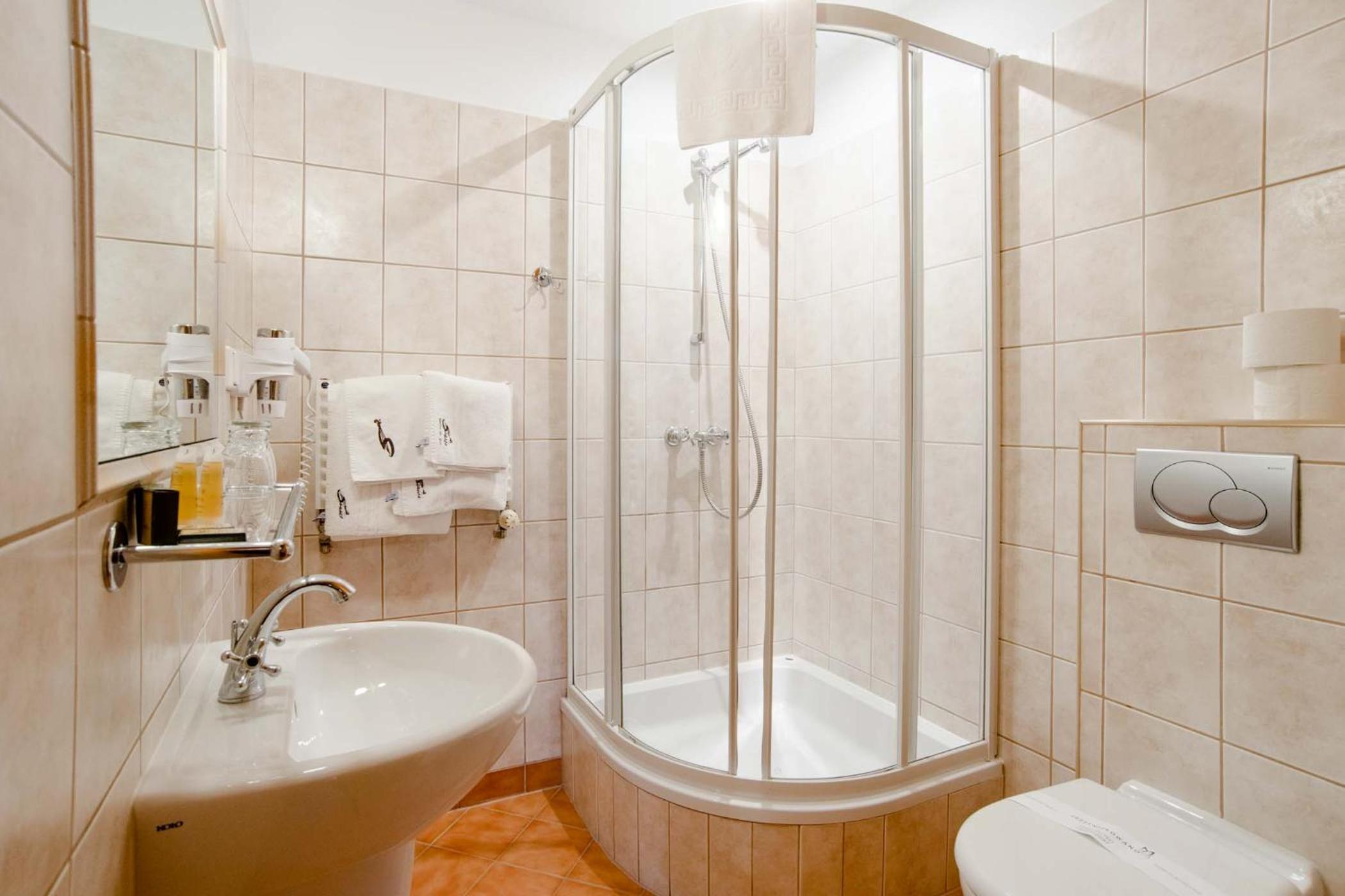 Double or Twin Room - Photo 6