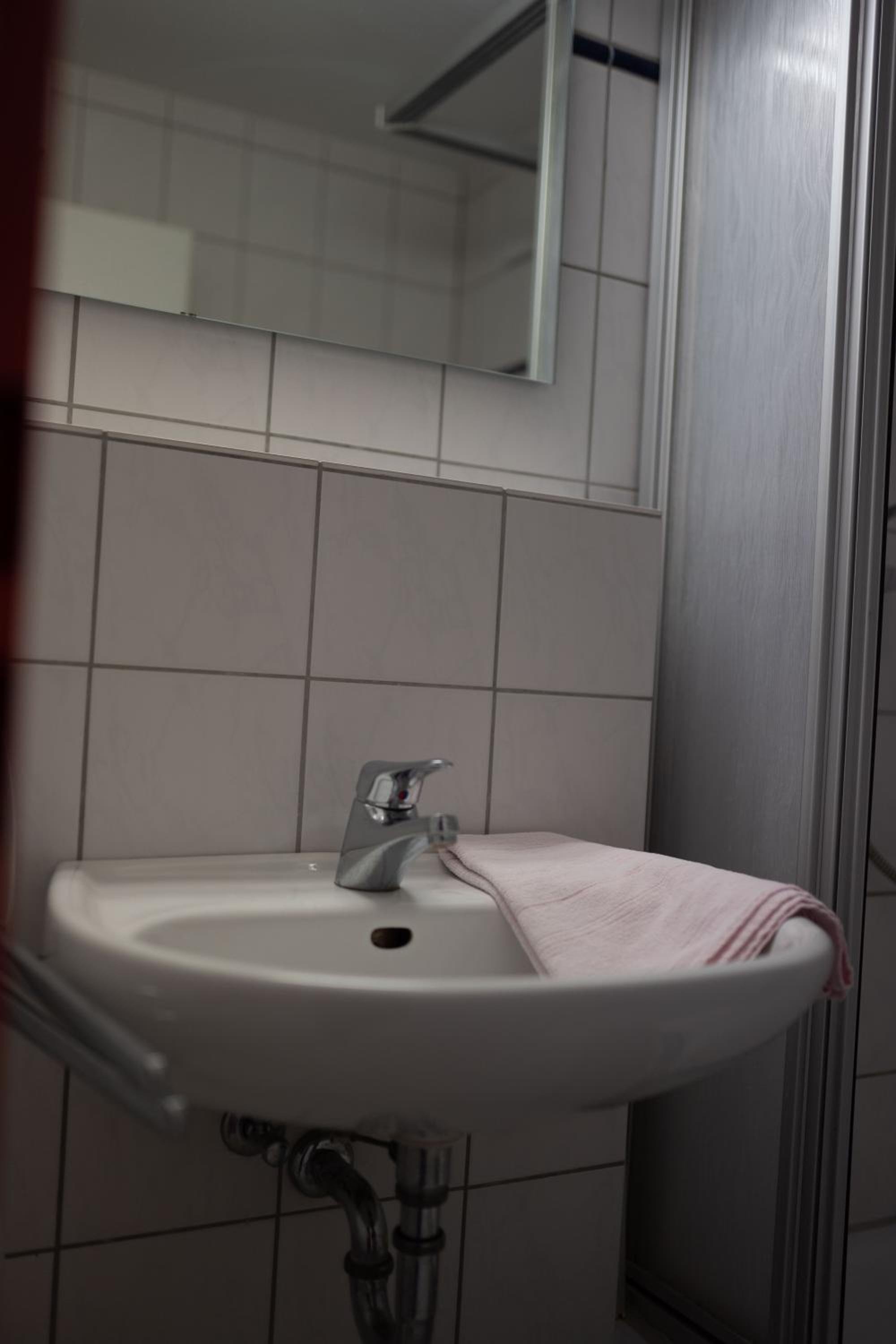 Single Room with Private Bathroom photo 2