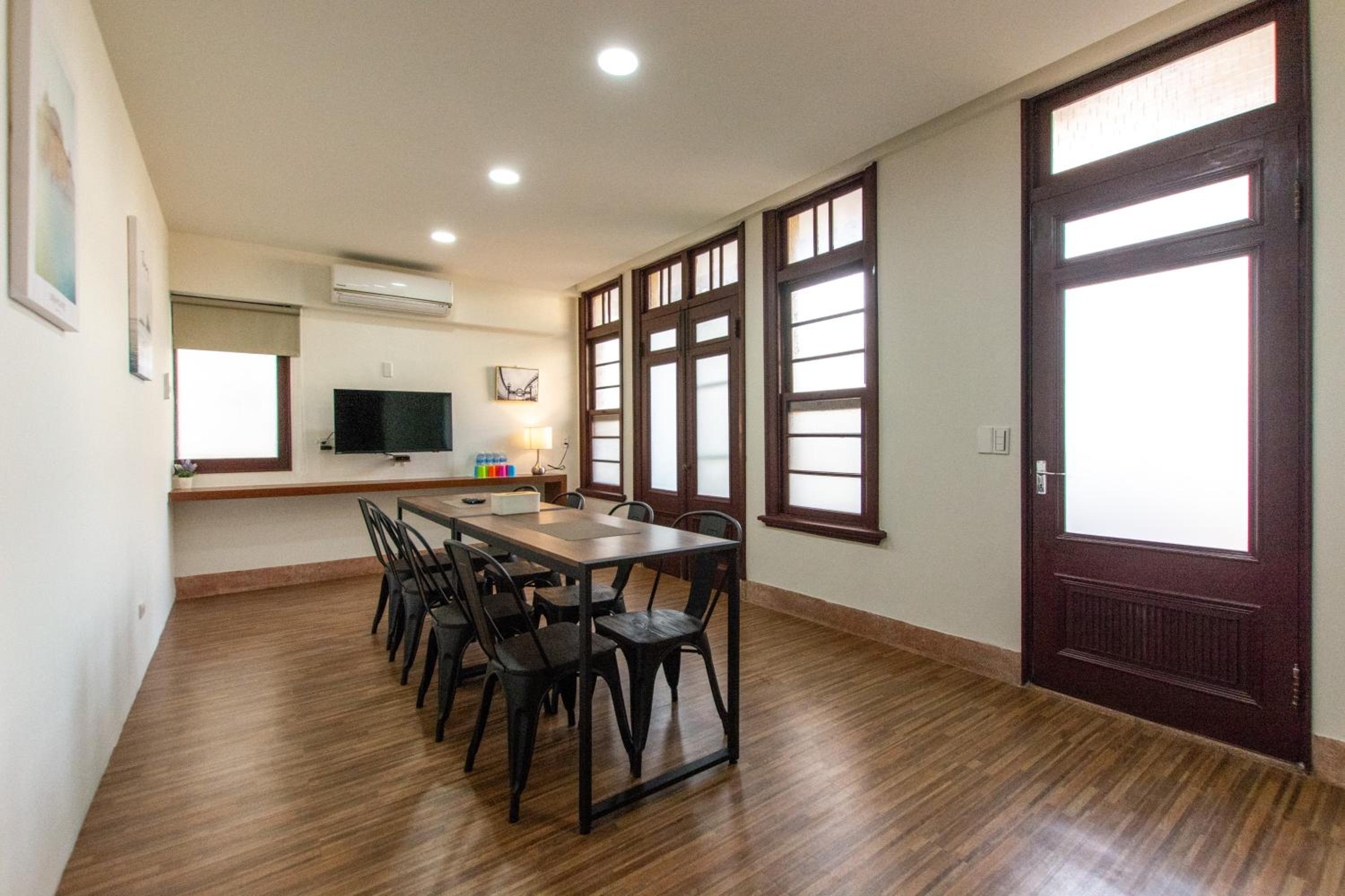 8-Bed Mixed Dormitory Room photo 2
