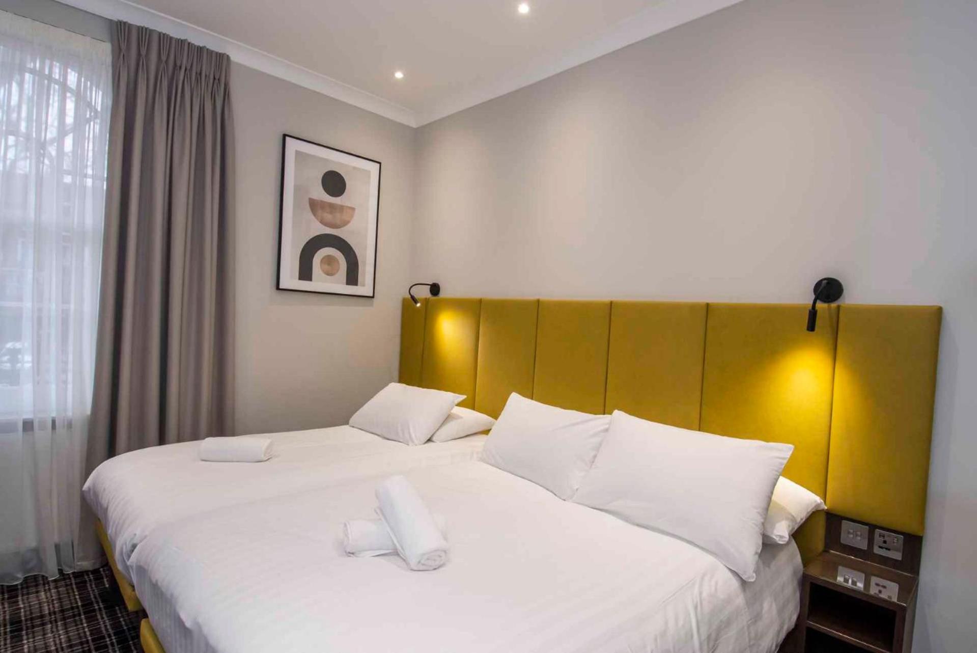 Double Room with Extra Single Bed photo 2