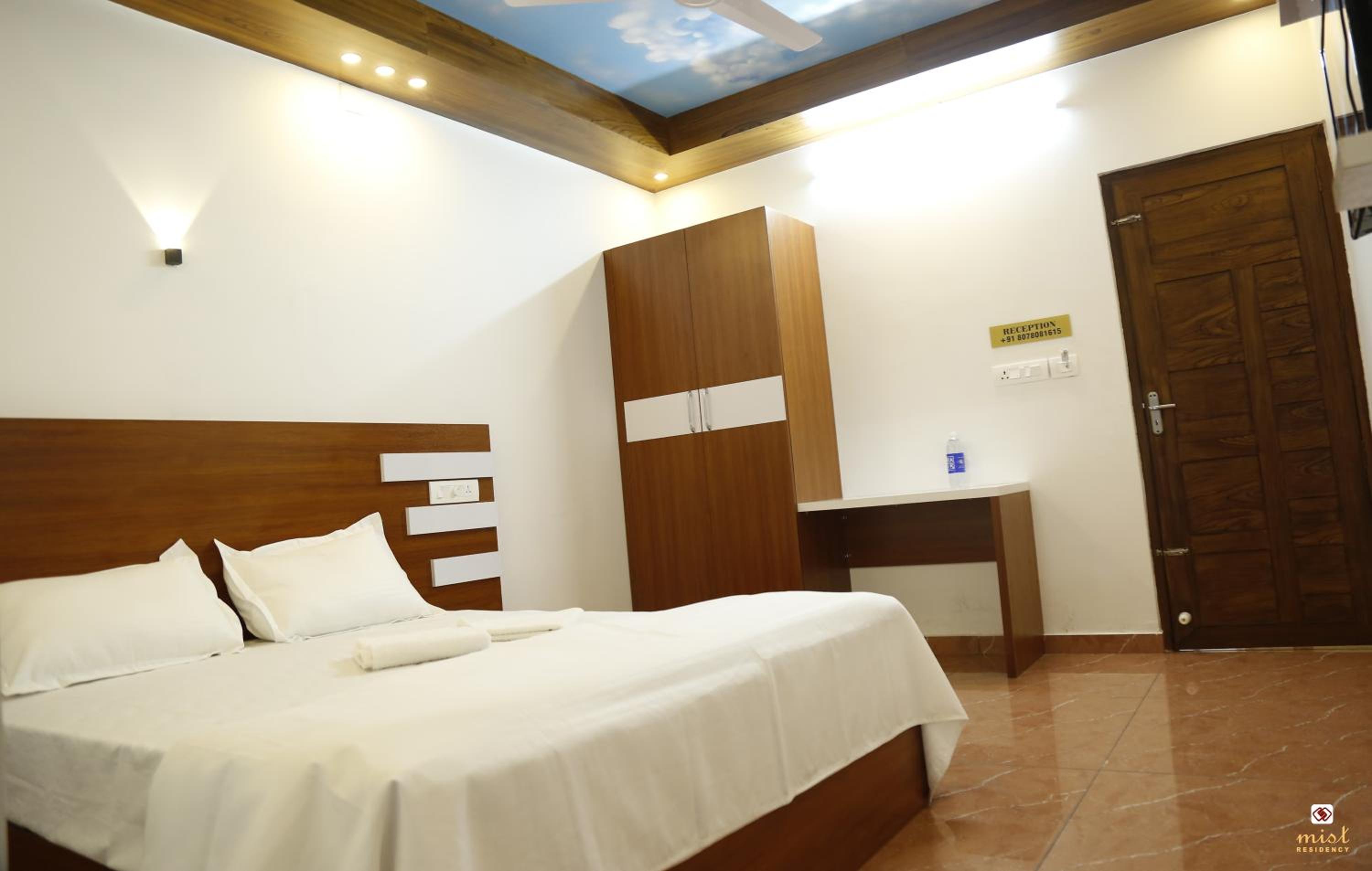 Deluxe Double Room - Photo 9