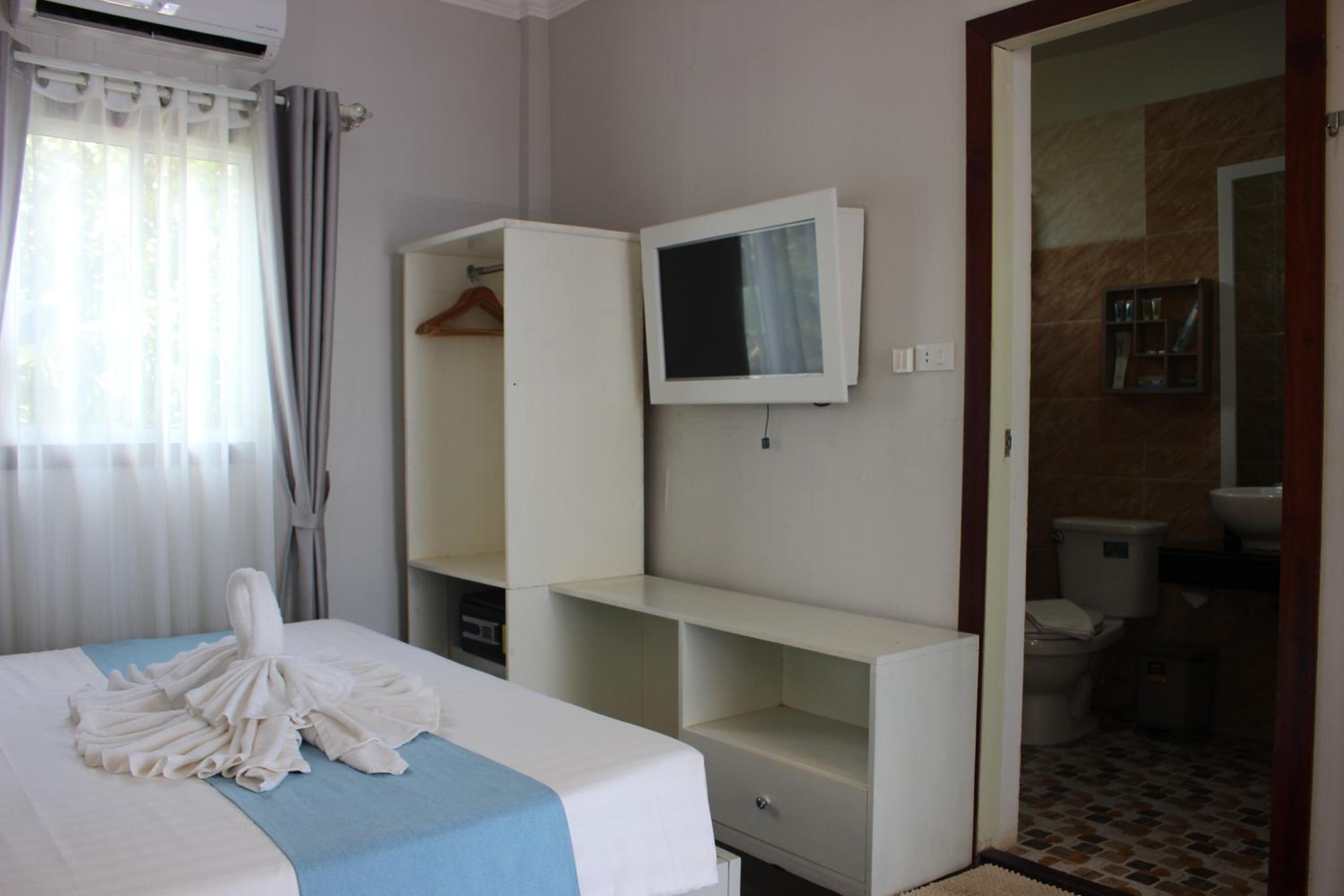 Deluxe Bungalow with Garden View - Photo 3