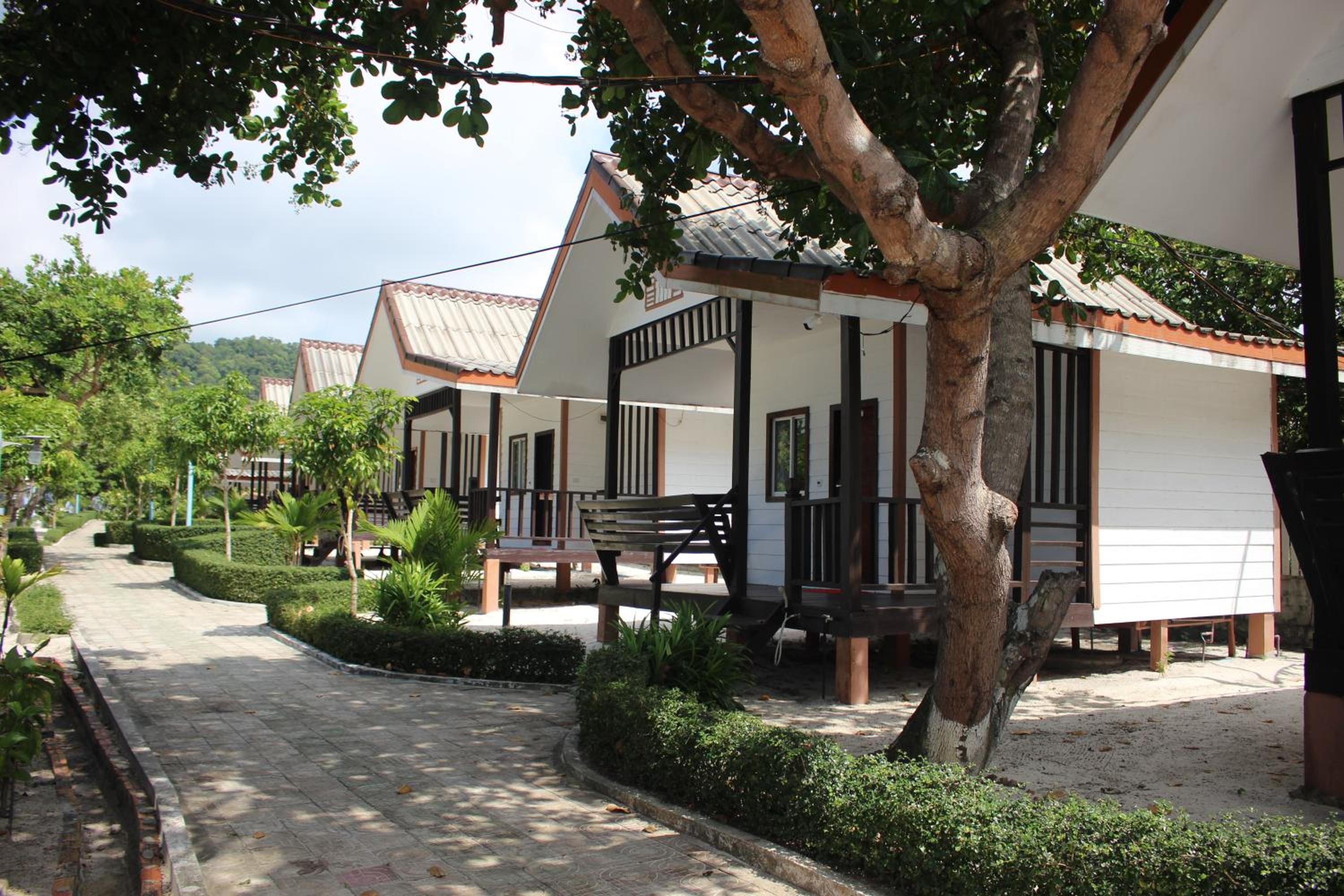 Deluxe Bungalow with Garden View - Photo 5