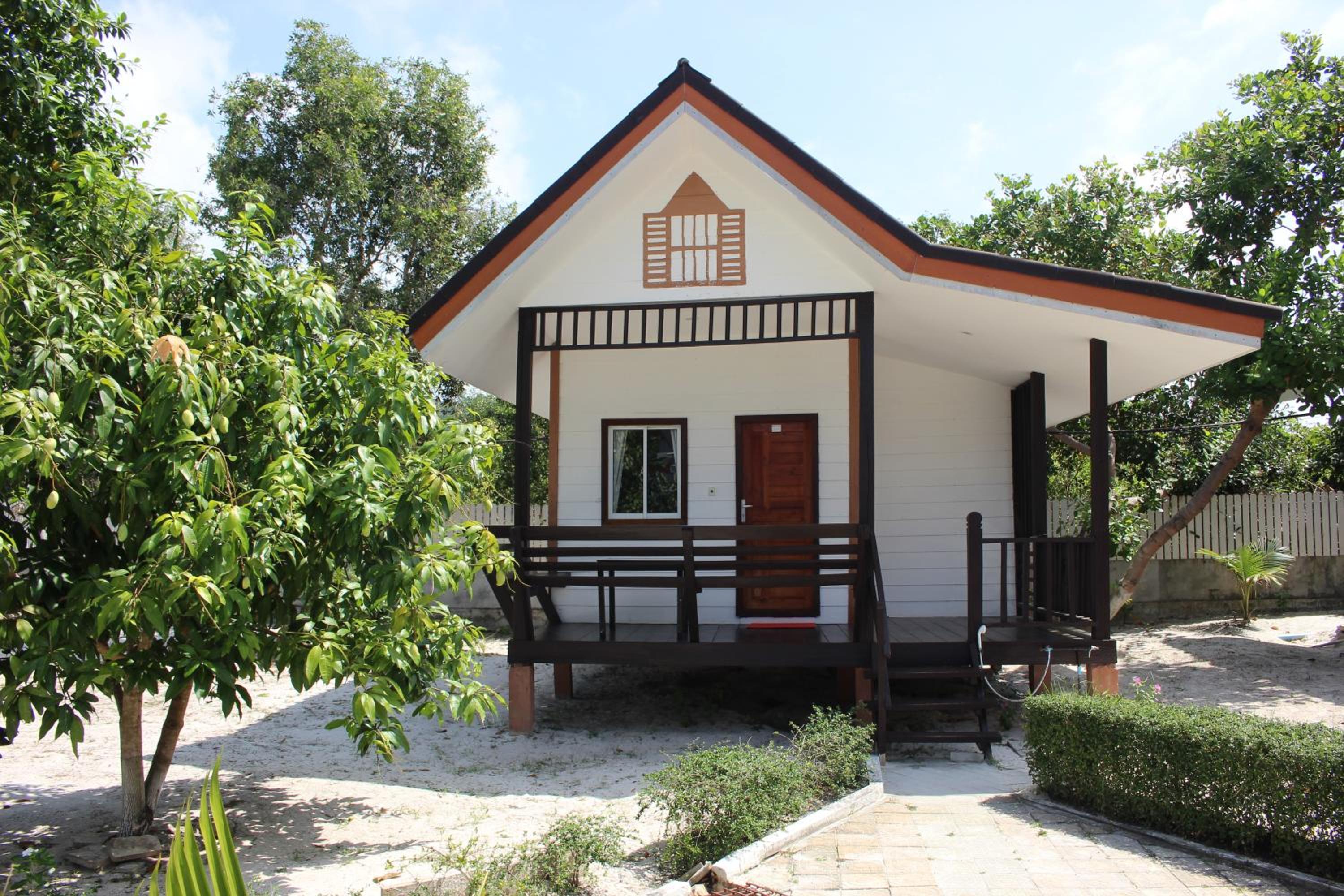 Deluxe Bungalow with Garden View - Photo 8
