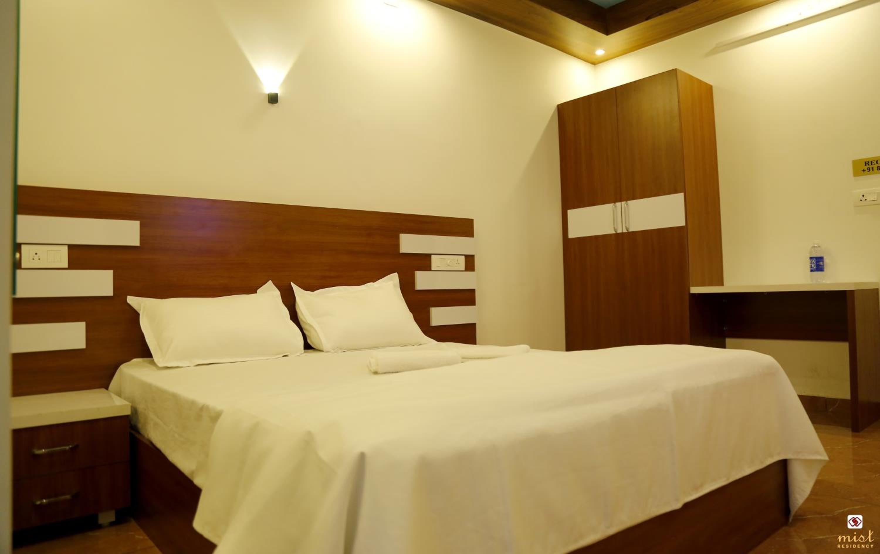 Deluxe Double Room - Photo 13