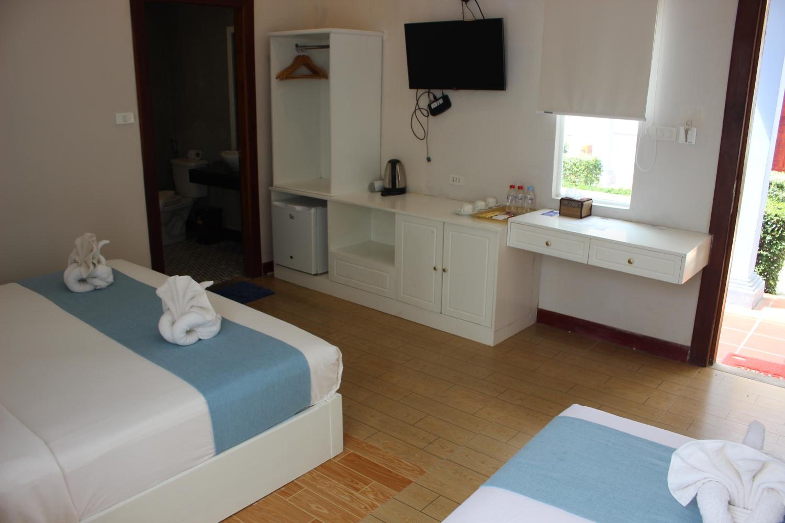Deluxe Family Room - Photo 2