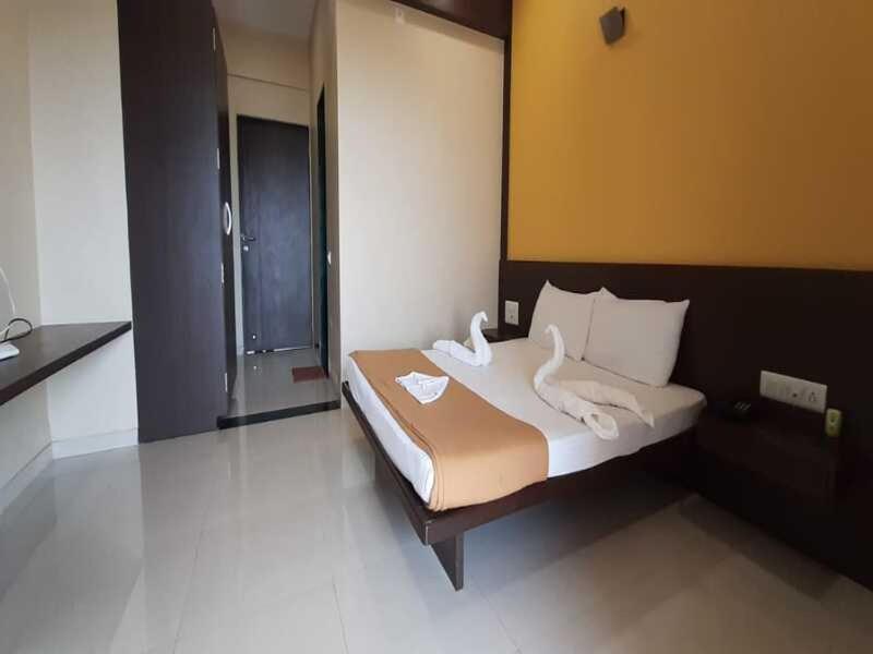 Deluxe Double Room - Photo 15