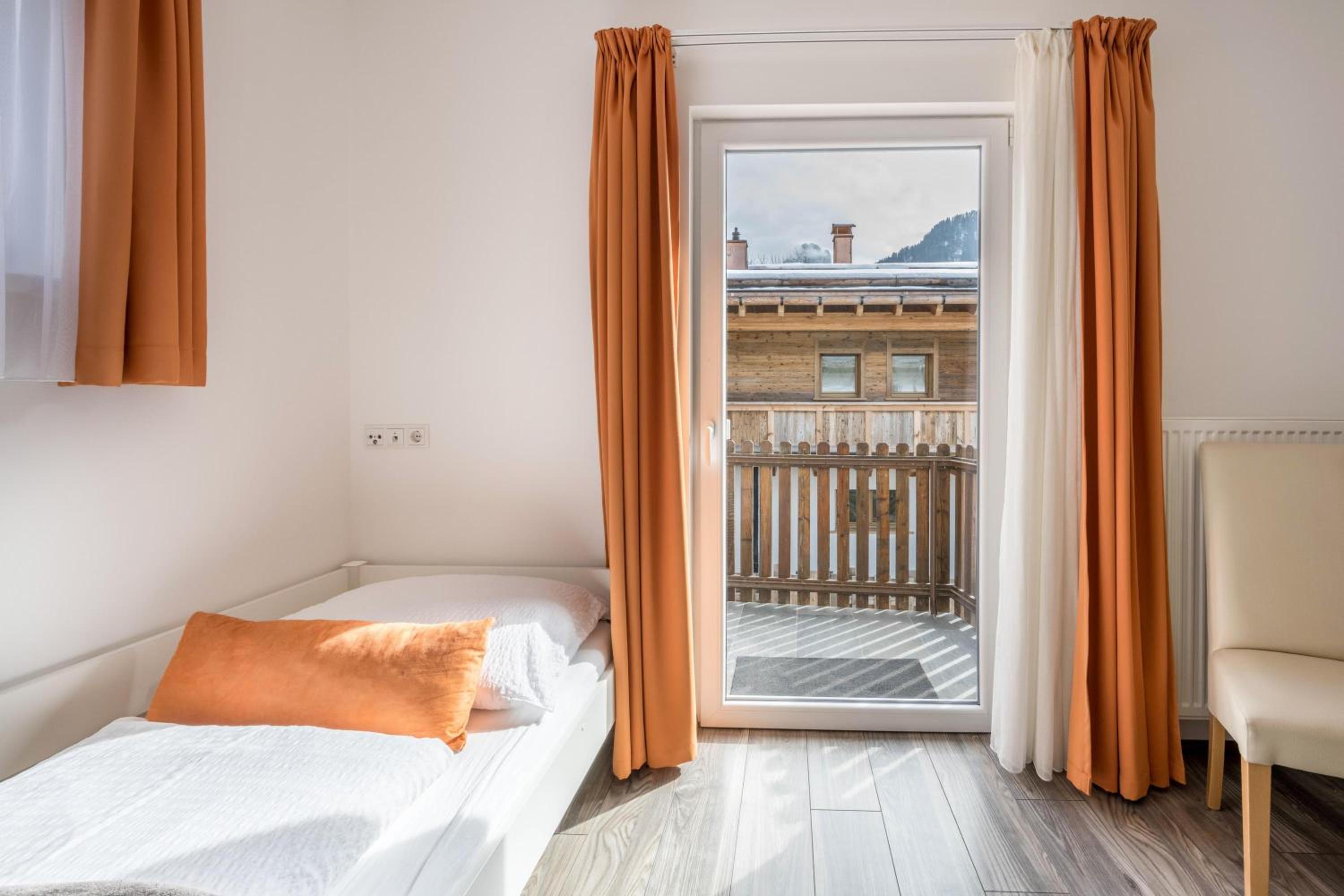 Two-Bedroom Deluxe Apartment with Garden View photo 2