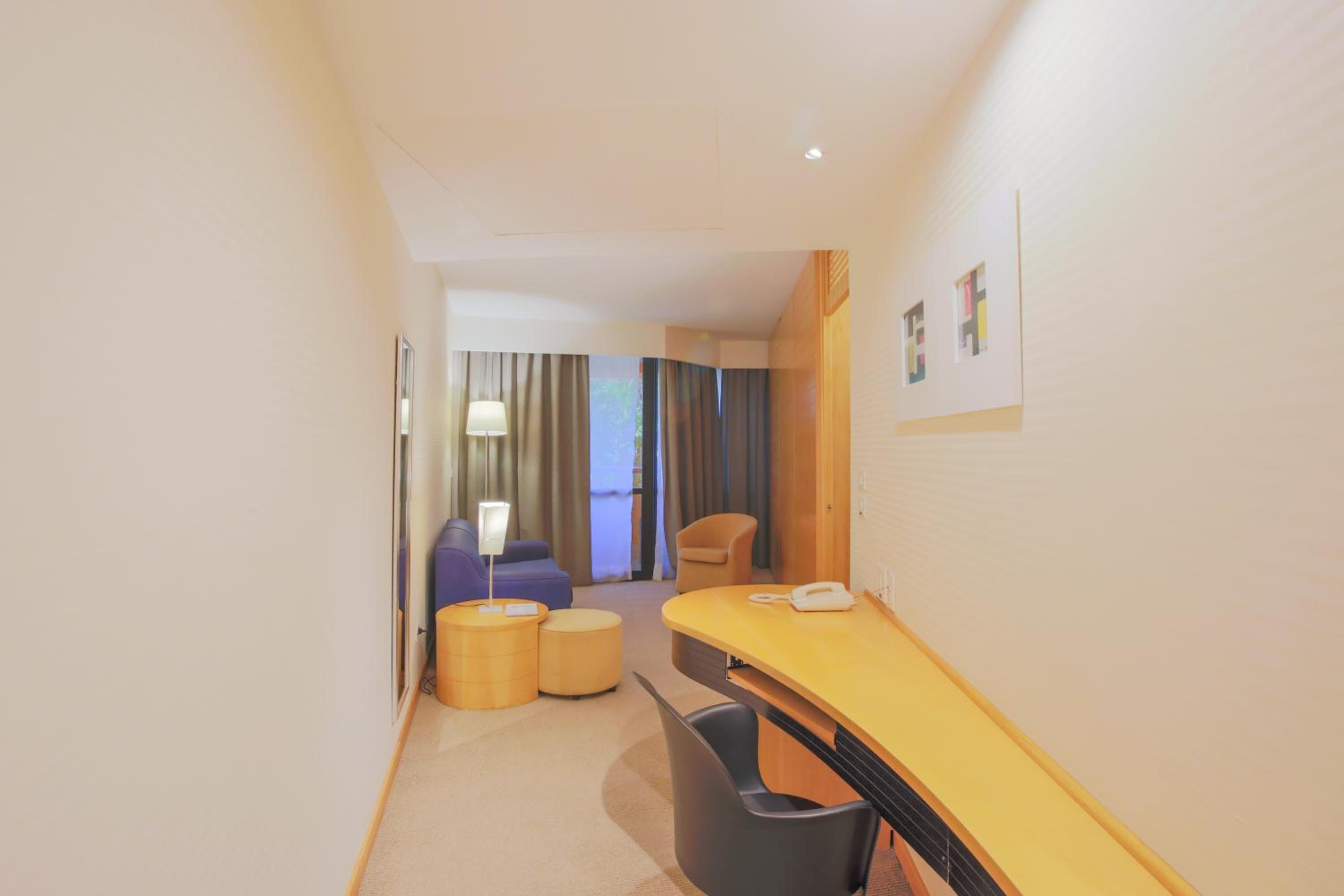 Standard Twin Room - Photo 4