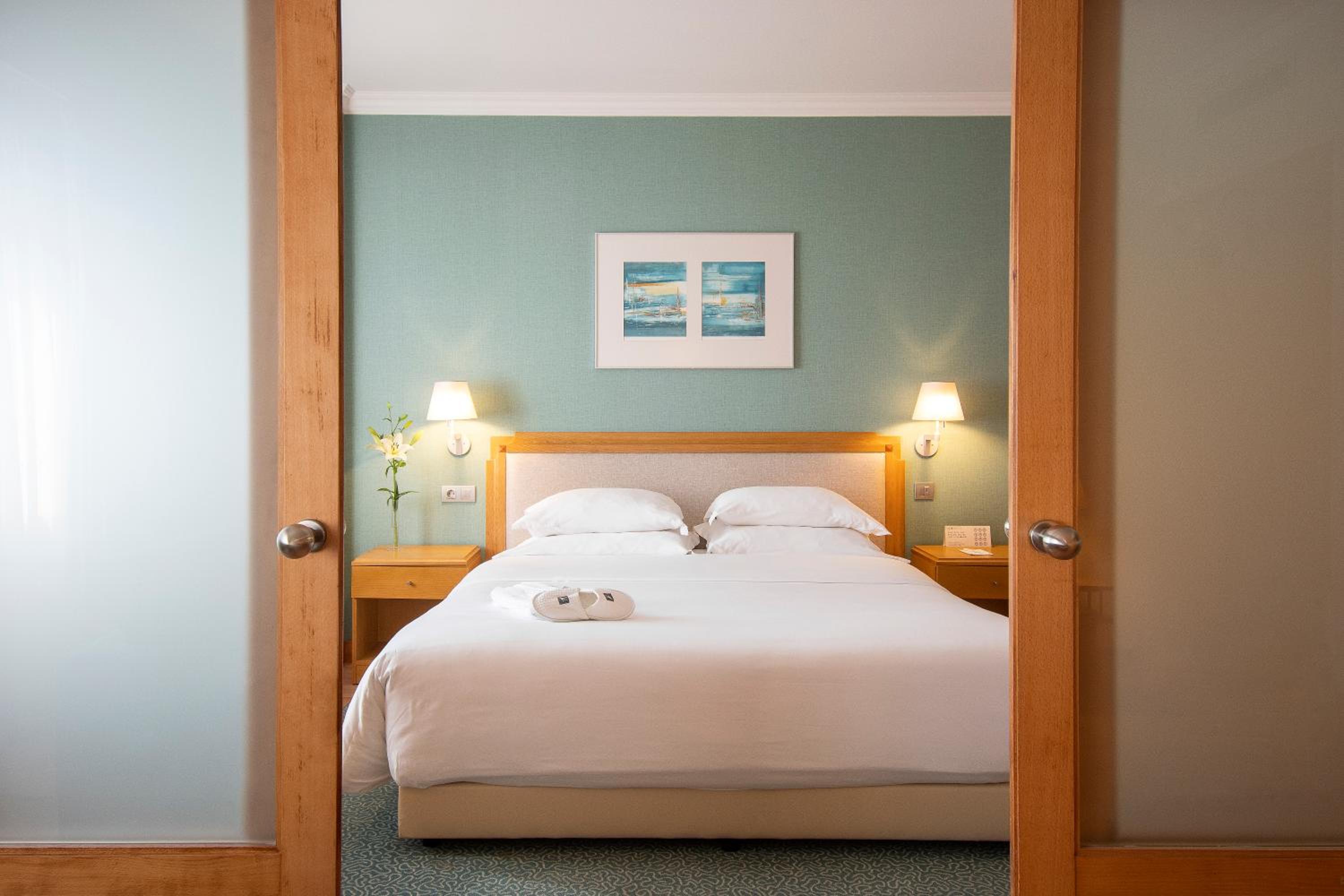 Suite - Photo 1