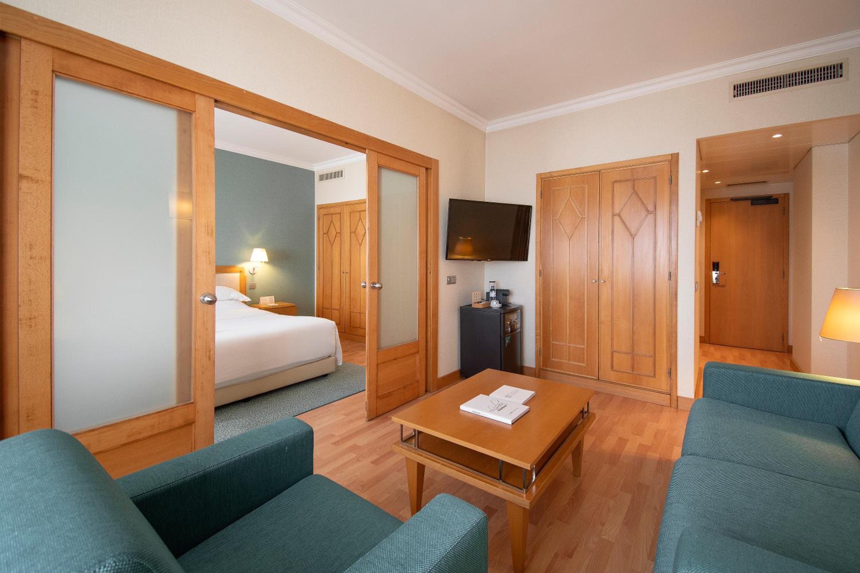 Suite - Photo 2