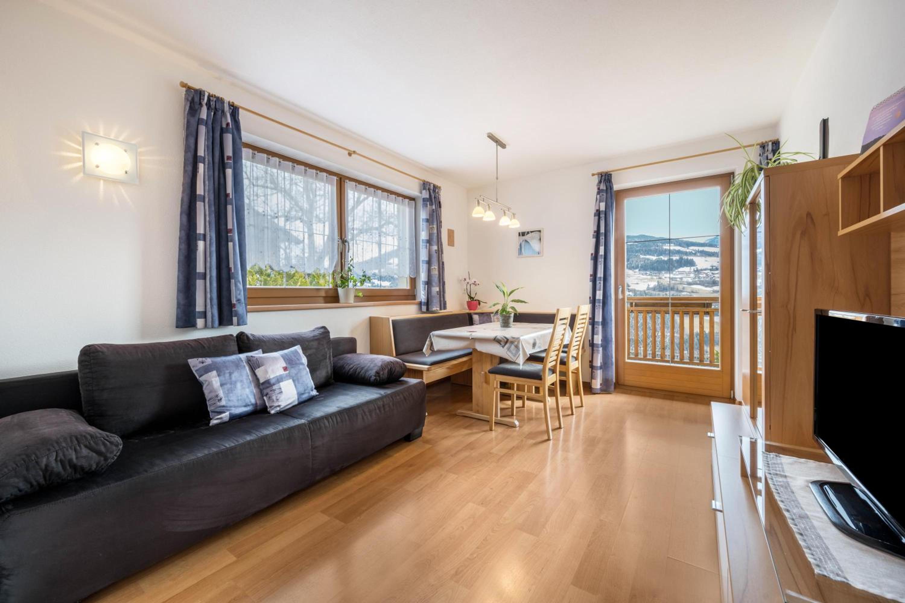 Two-Bedroom Deluxe Apartment with Balcony
