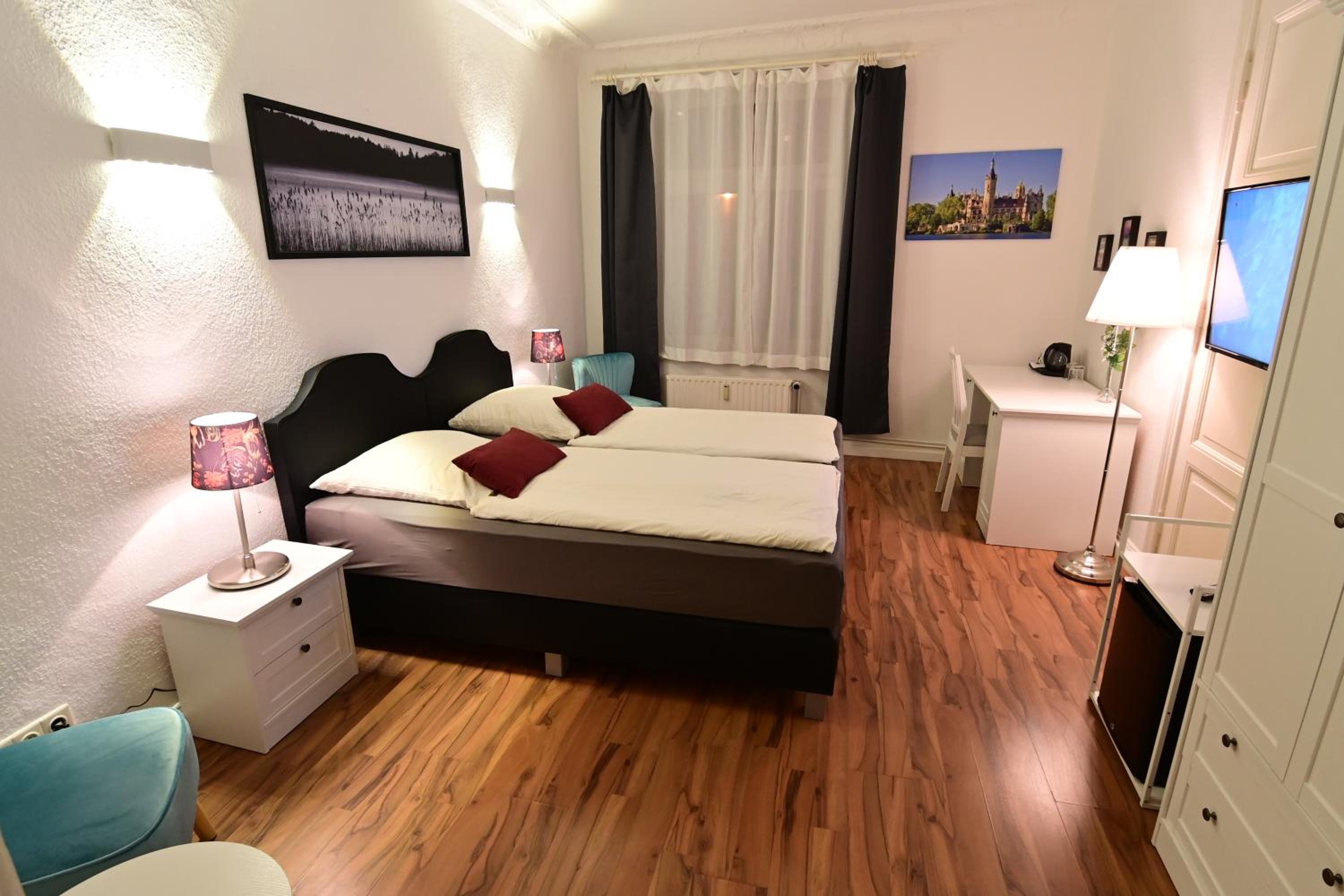 Double or Twin Room with Private External Bathroom - Photo 1