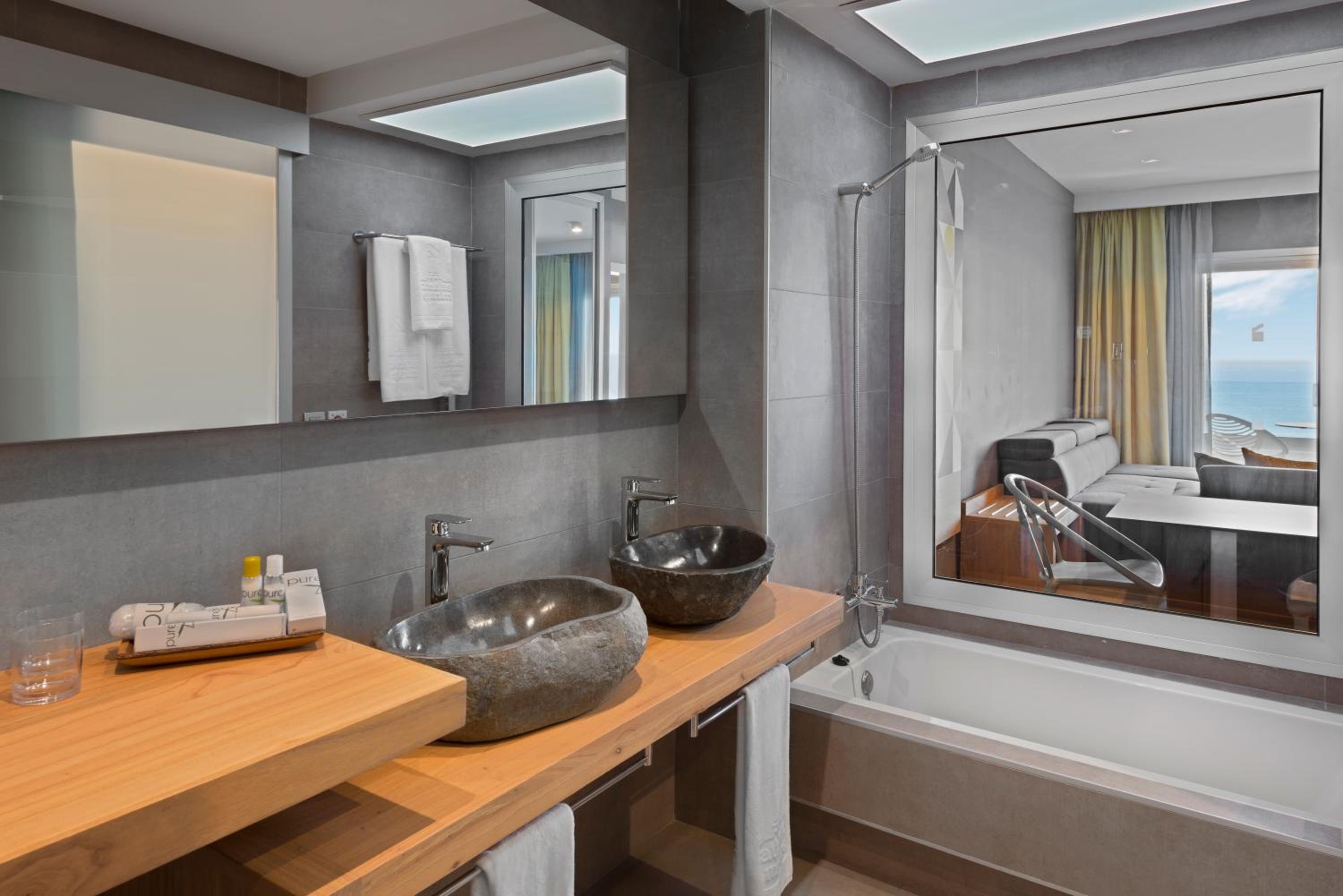Suite thumbnail 5