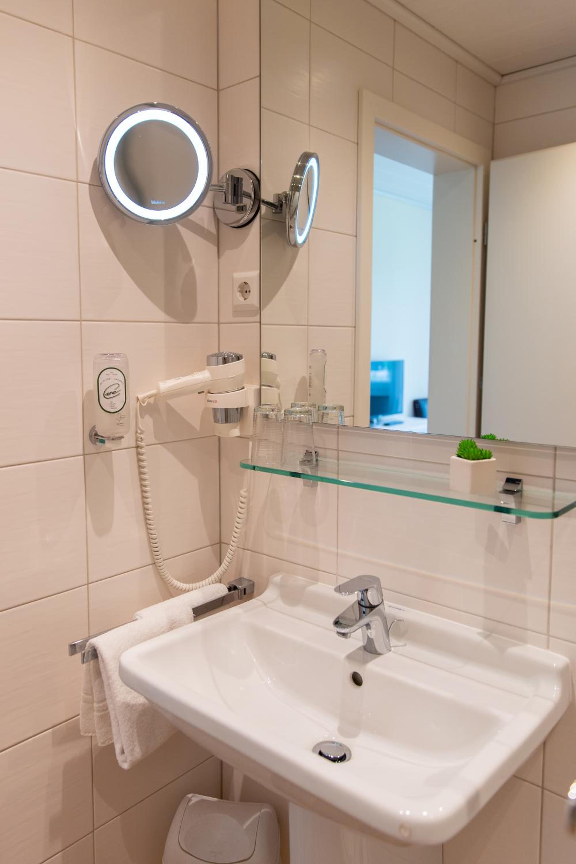 Basic Single Room photo 2