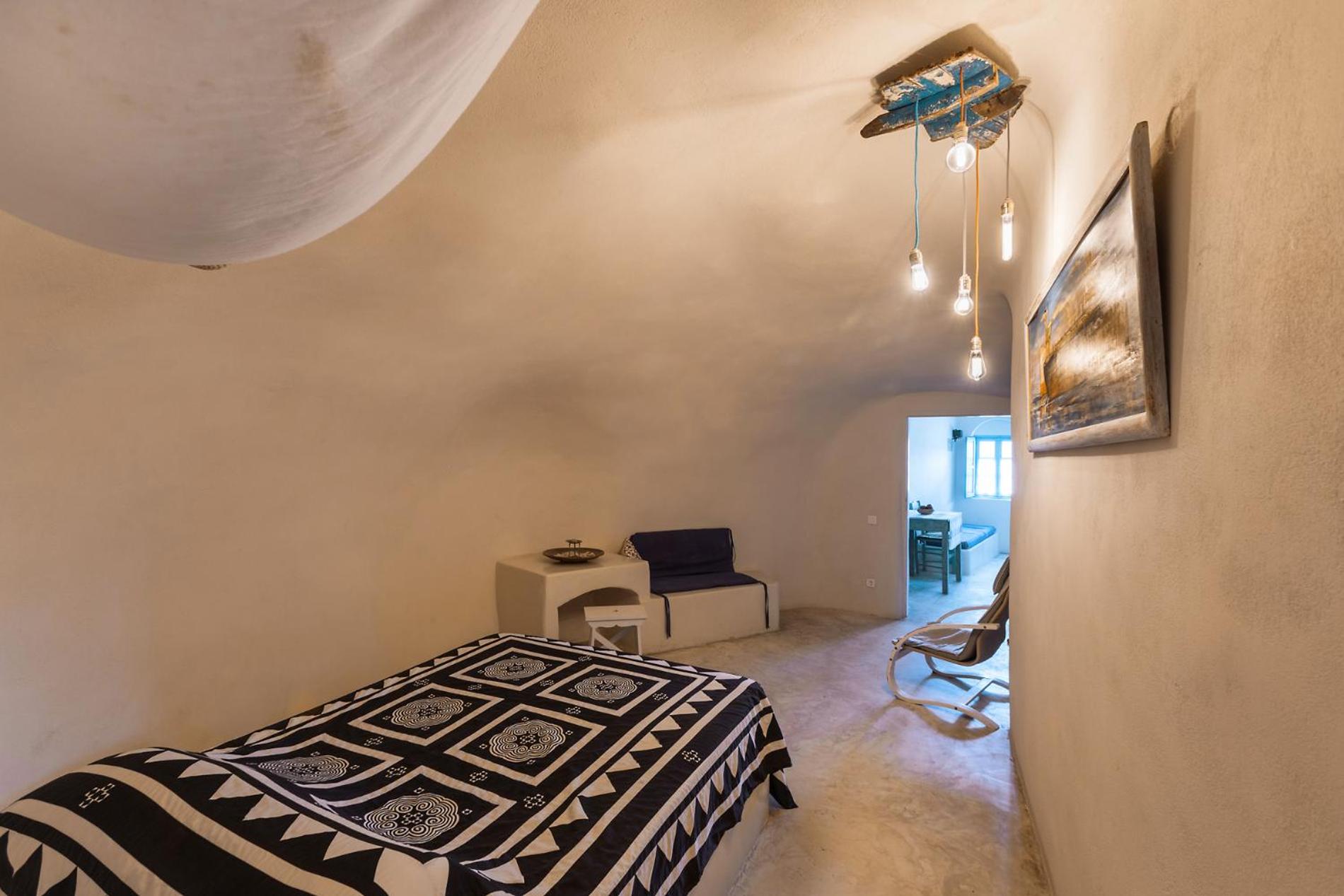 Deluxe Double Room (2 Adults + 1 Child)