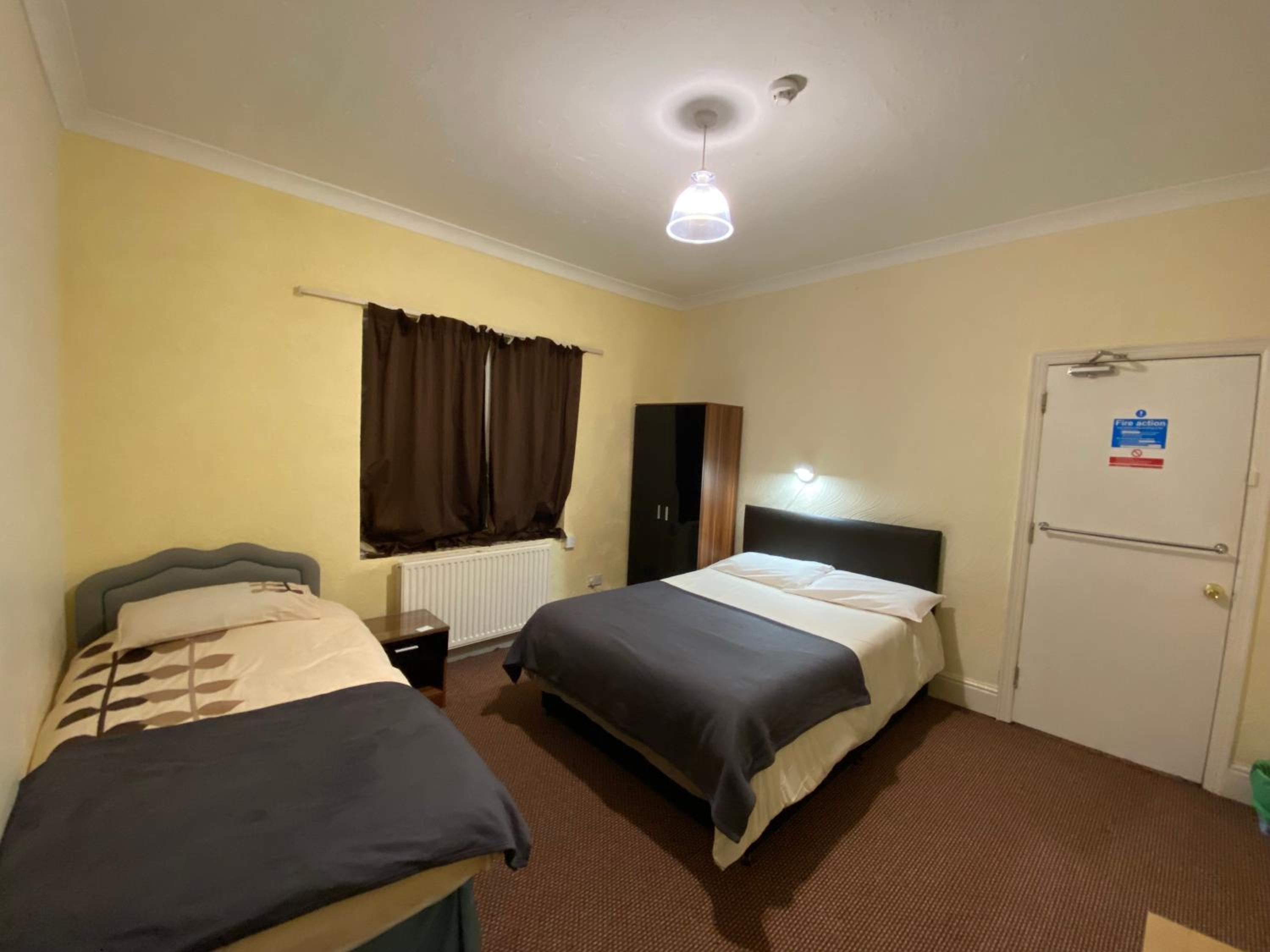 Twin Room with Shared Bathroom photo 1