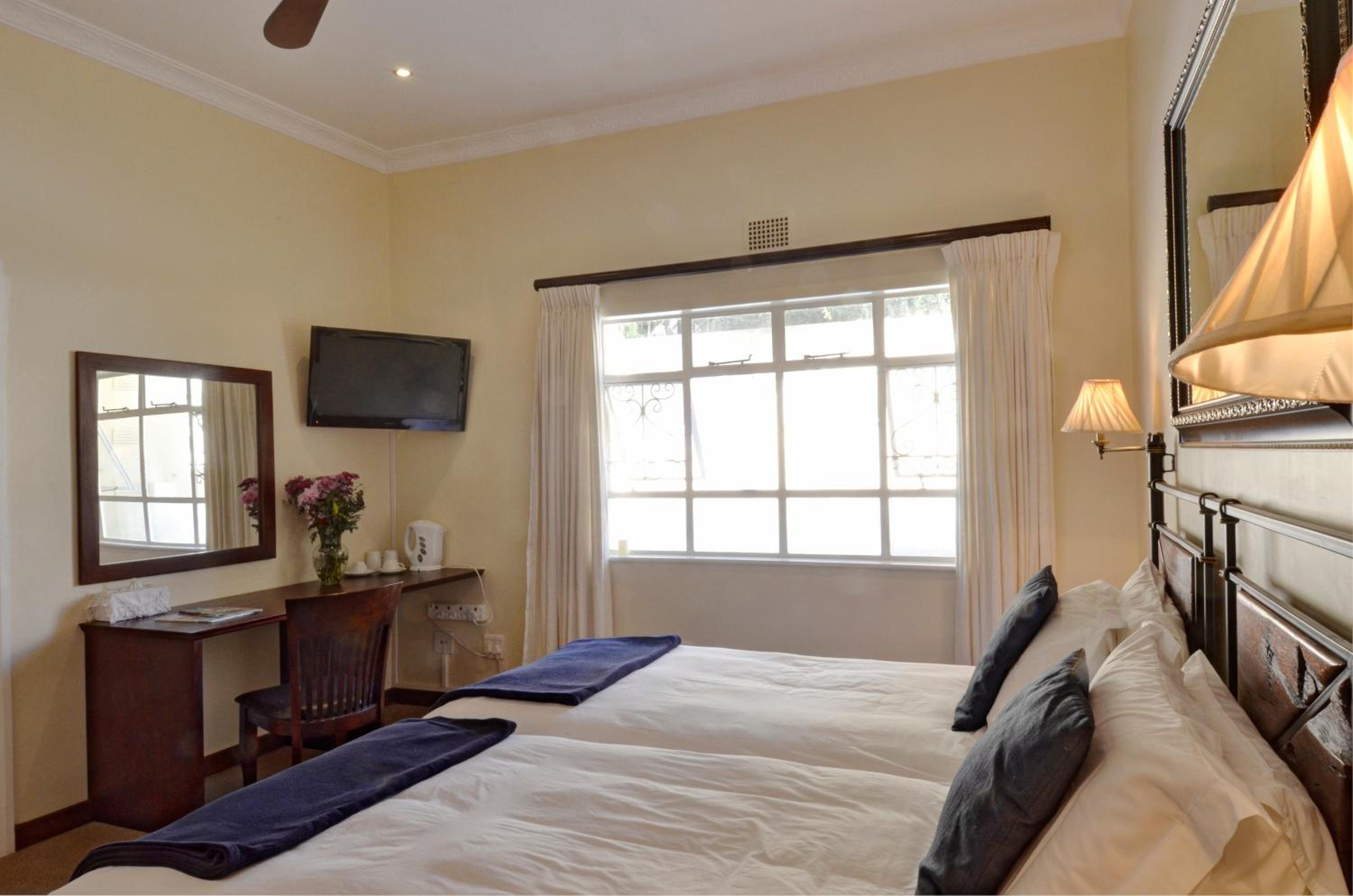 Luxury Double Room with Shower photo 3