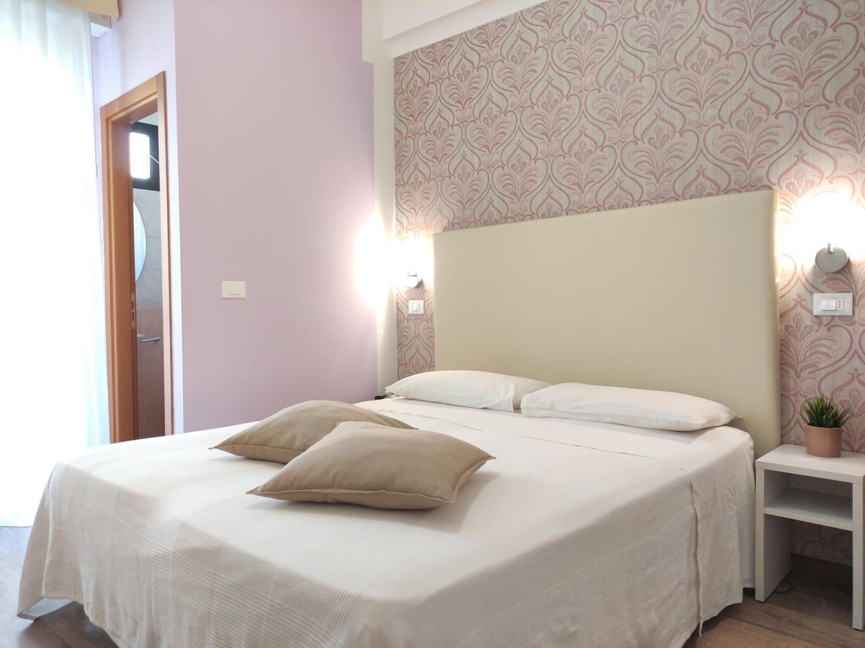 Double Room - Photo 5