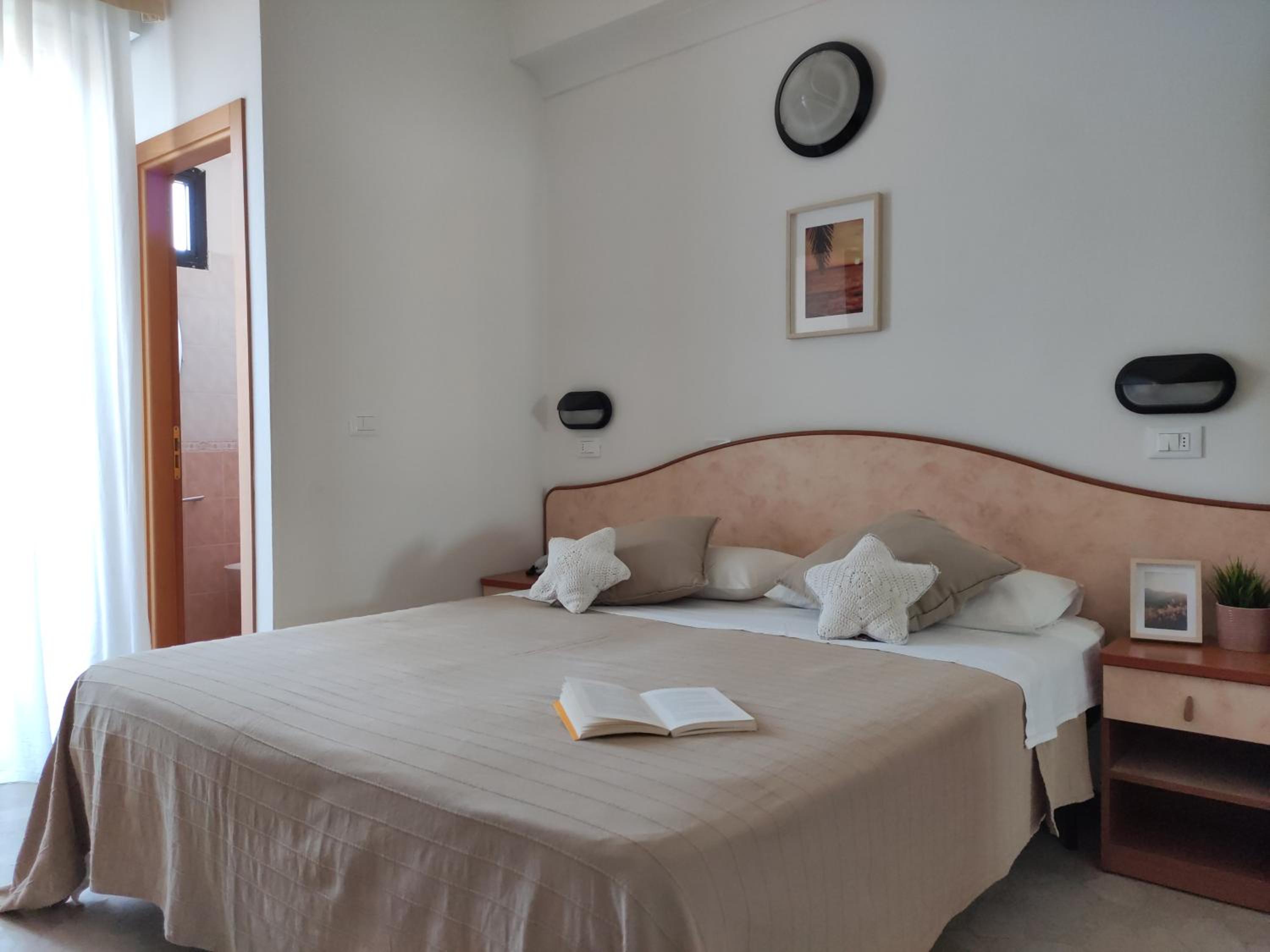 Double Room - Photo 7