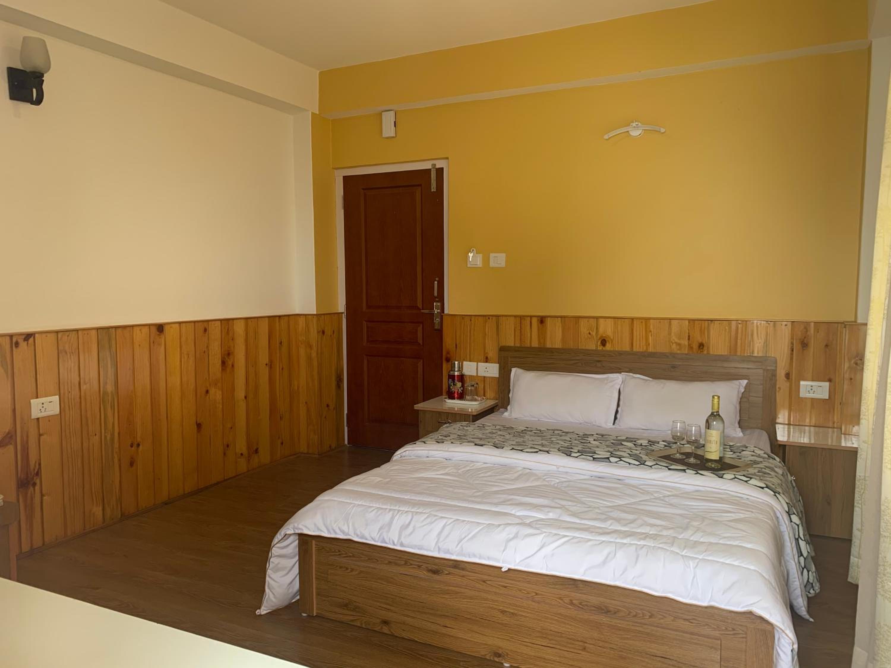 Deluxe Double Room with Balcony photo 1