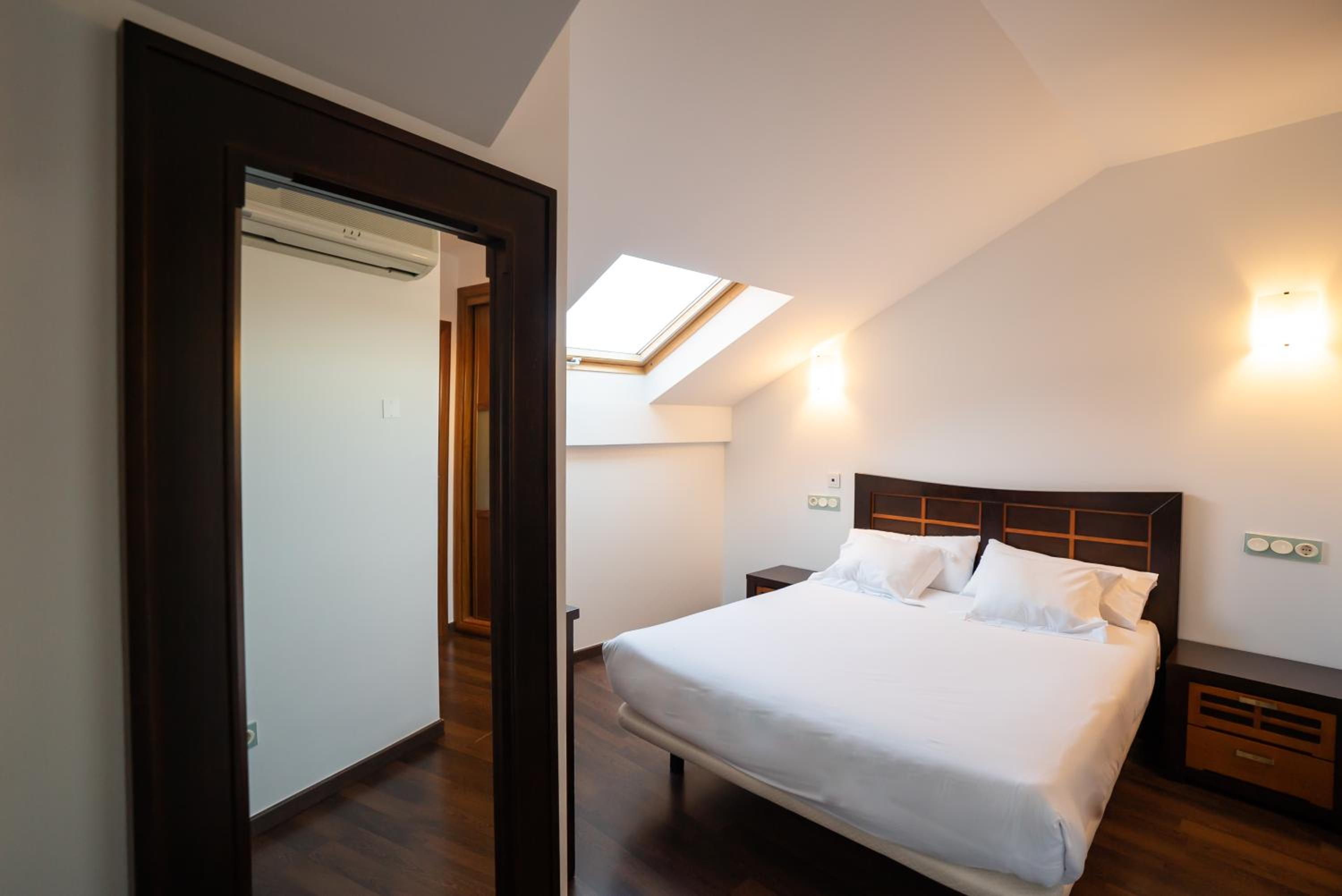 Double Room - Photo 7