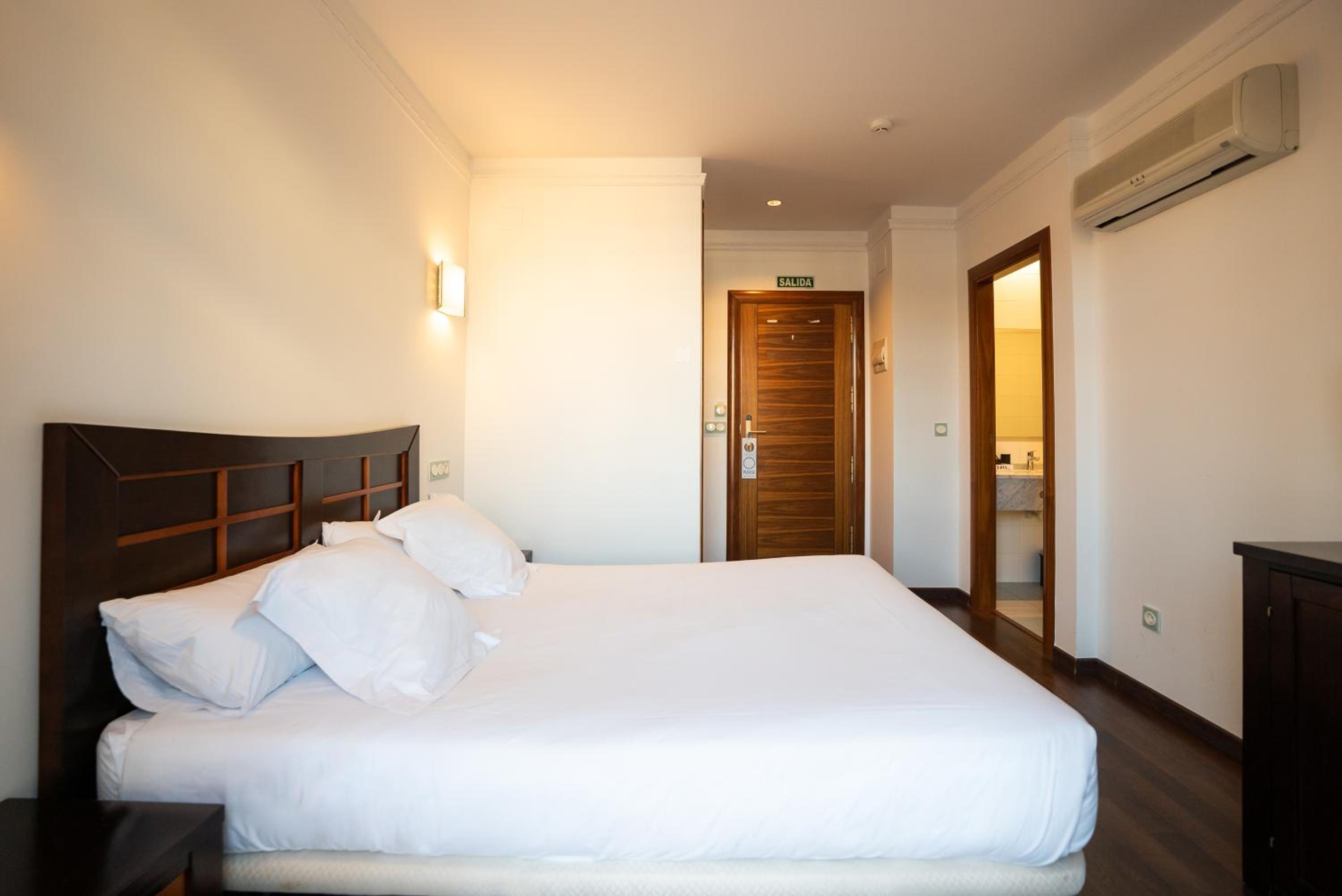 Double Room - Photo 2