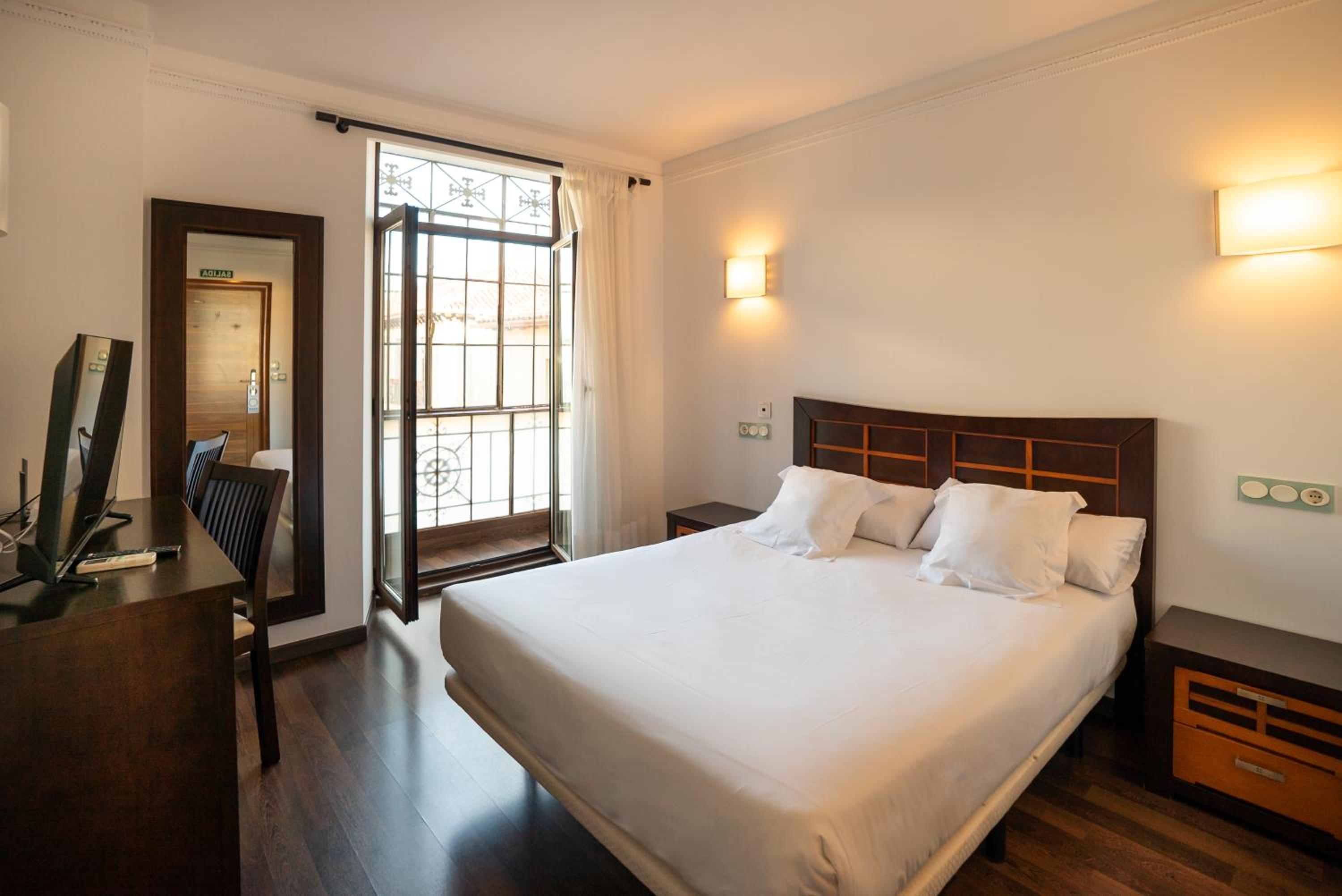 Double Room - Photo 3