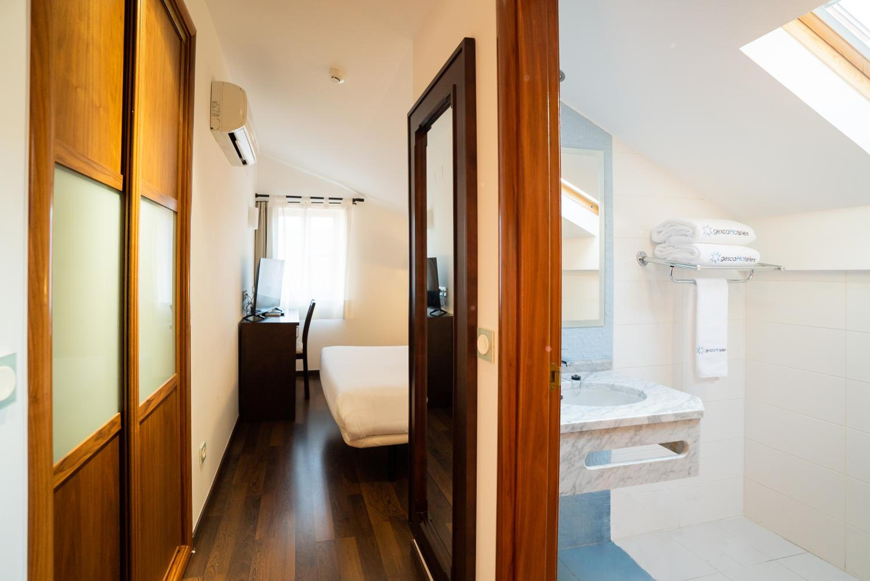Double Room - Photo 4