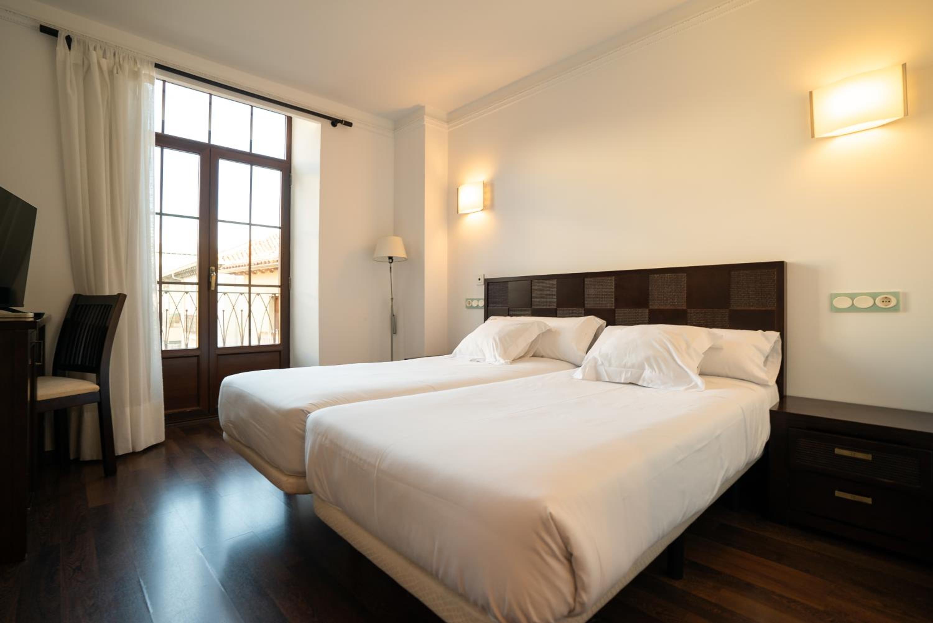 Standard Double Room - Photo 1