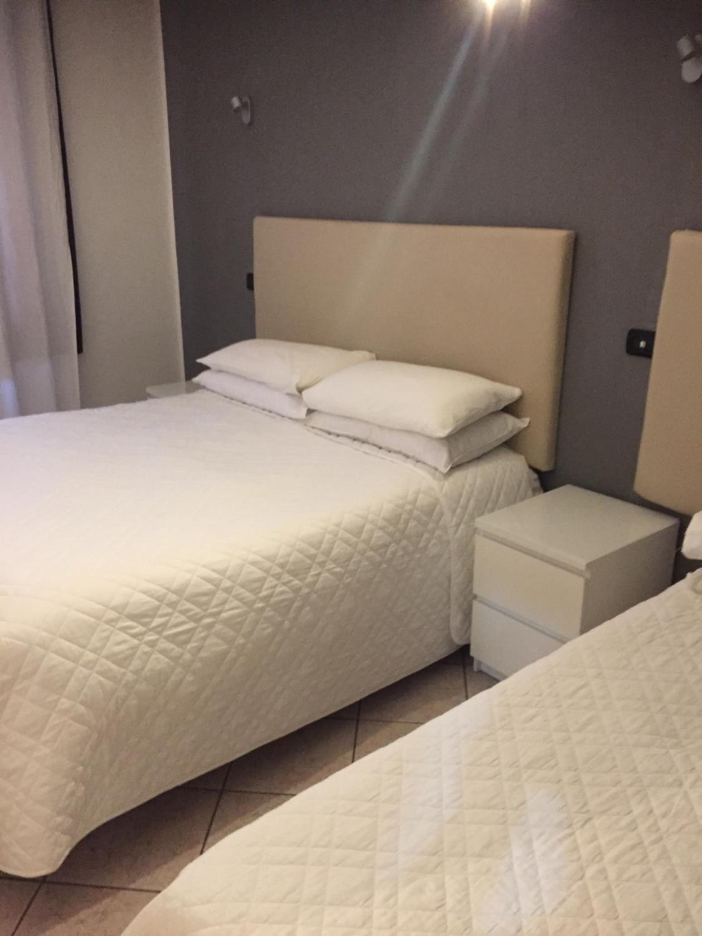 Twin Room - Photo 2