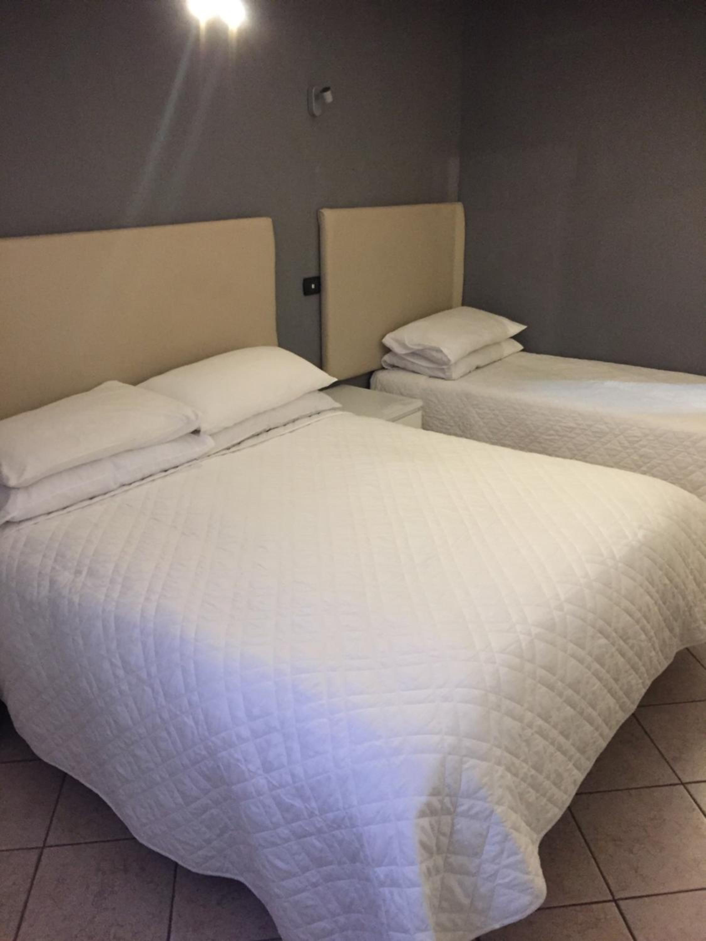 Twin Room - Photo 1