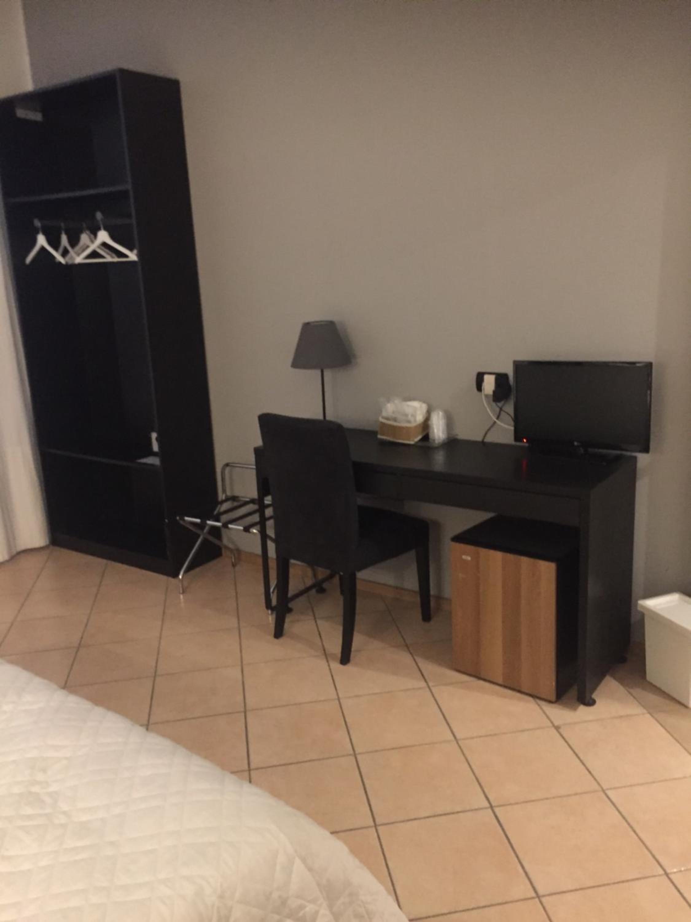 Twin Room with Balcony - Photo 4