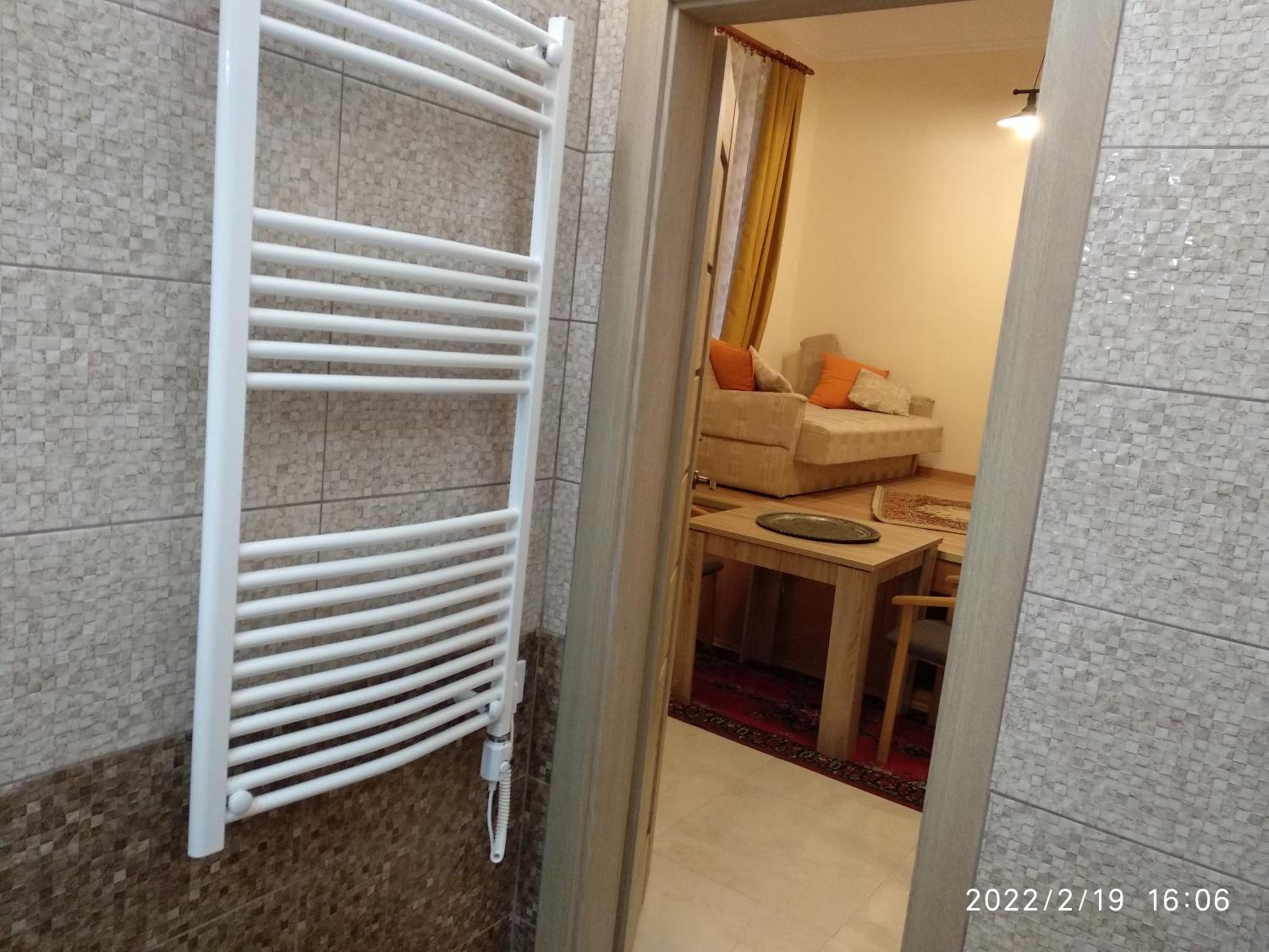 One-Bedroom Apartment - Photo 3