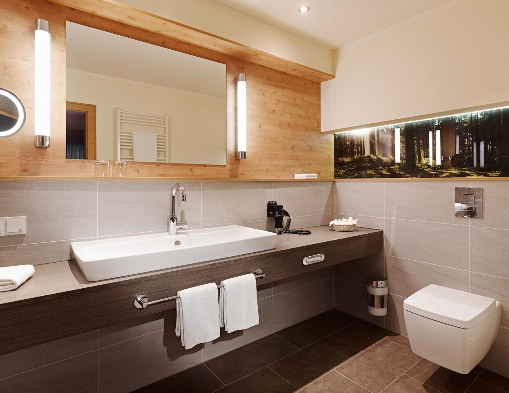Suite with Panorama View and Balcony - Photo 7