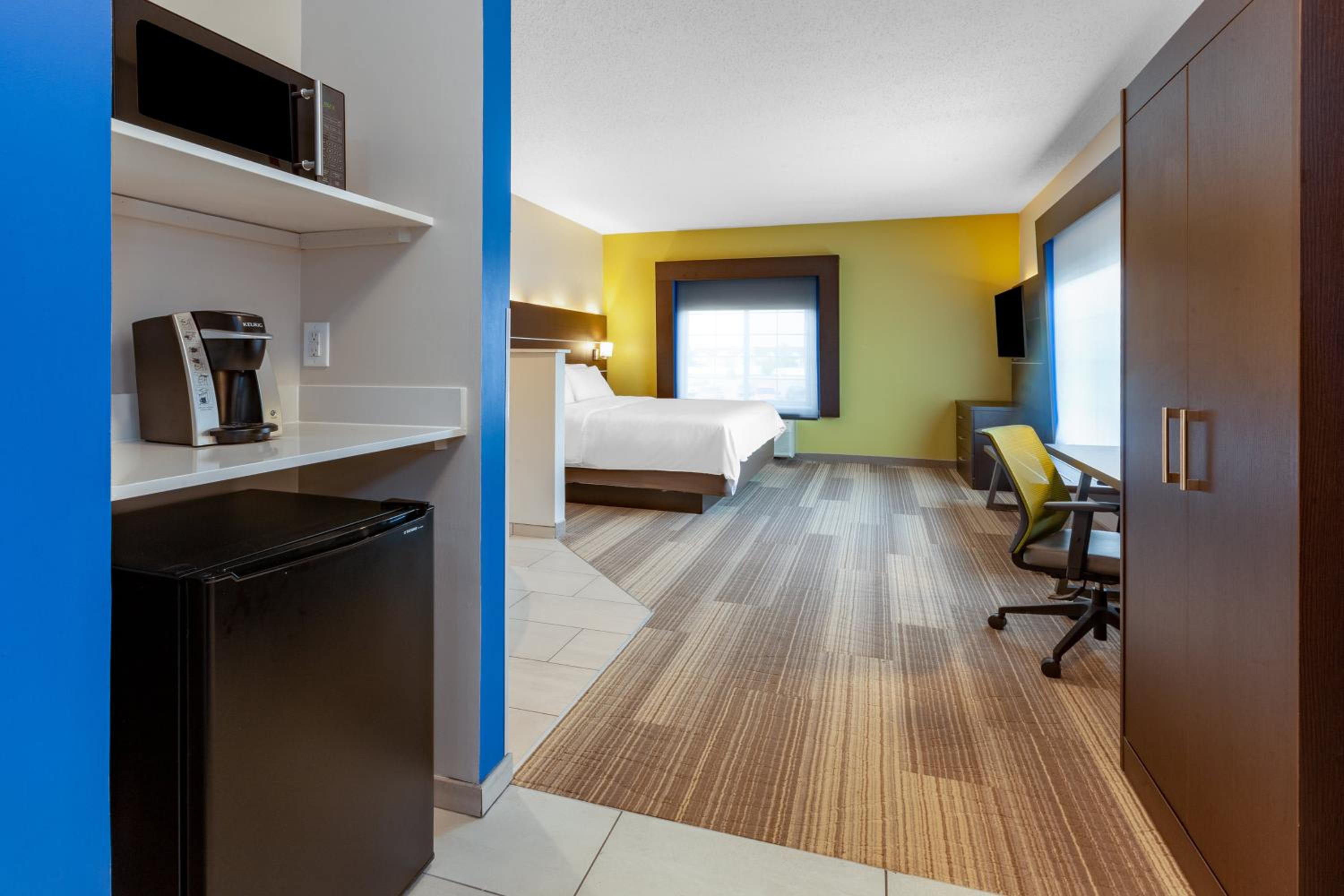 King Room - Non-Smoking - Photo 1