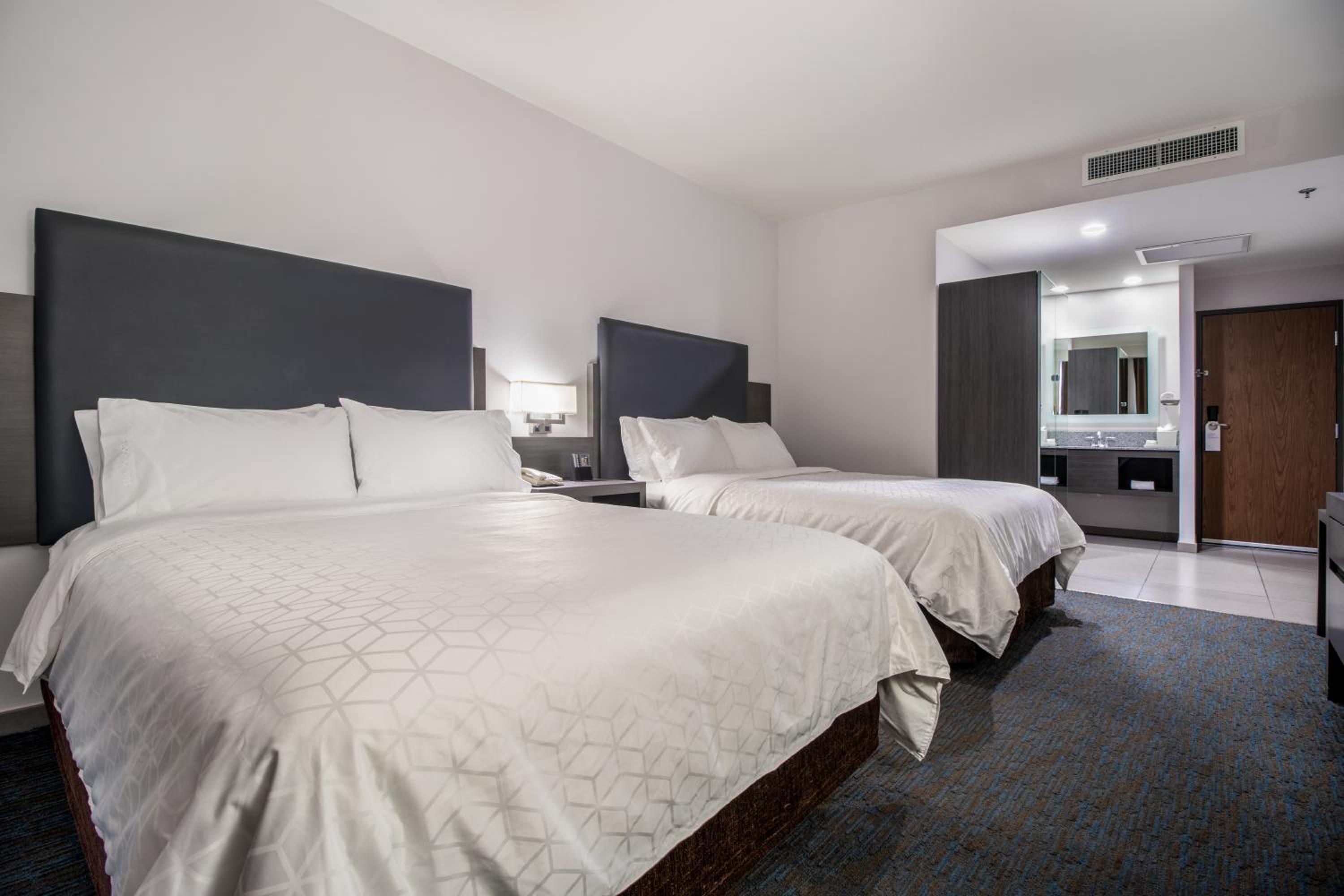 Double Room with Two Double Beds - Disability Access photo 1