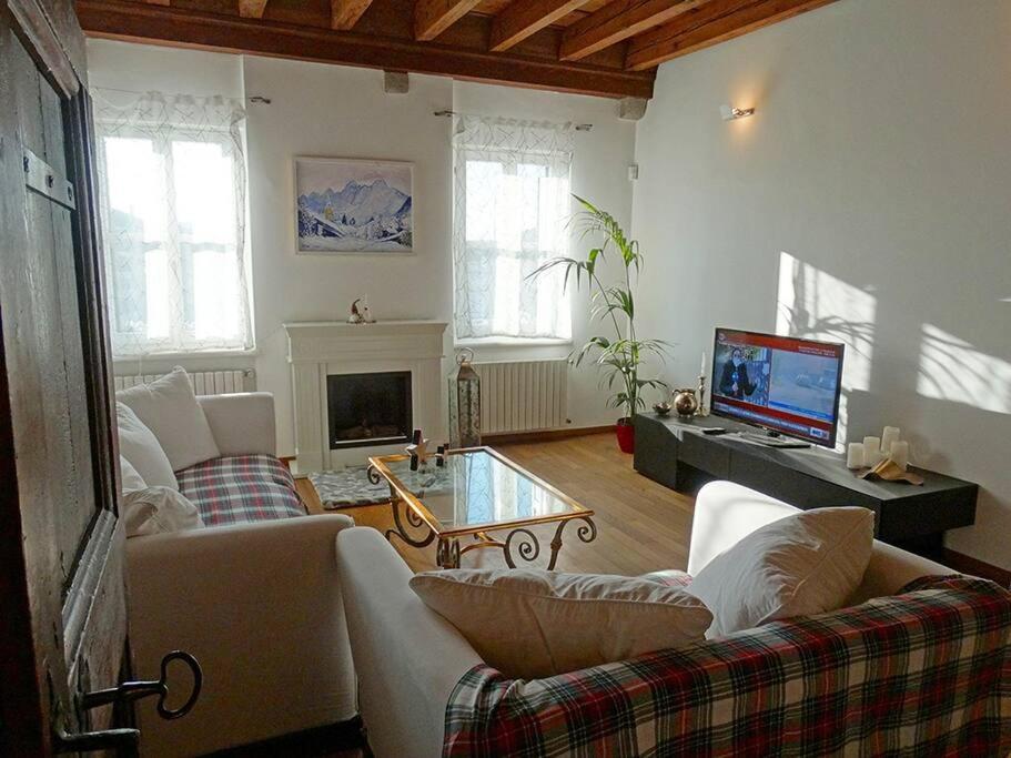 Deluxe Apartment photo 1