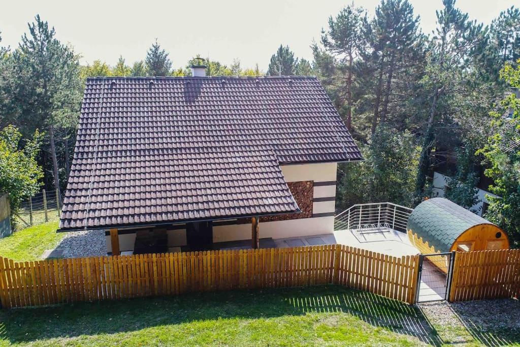 Three-Bedroom House photo 2