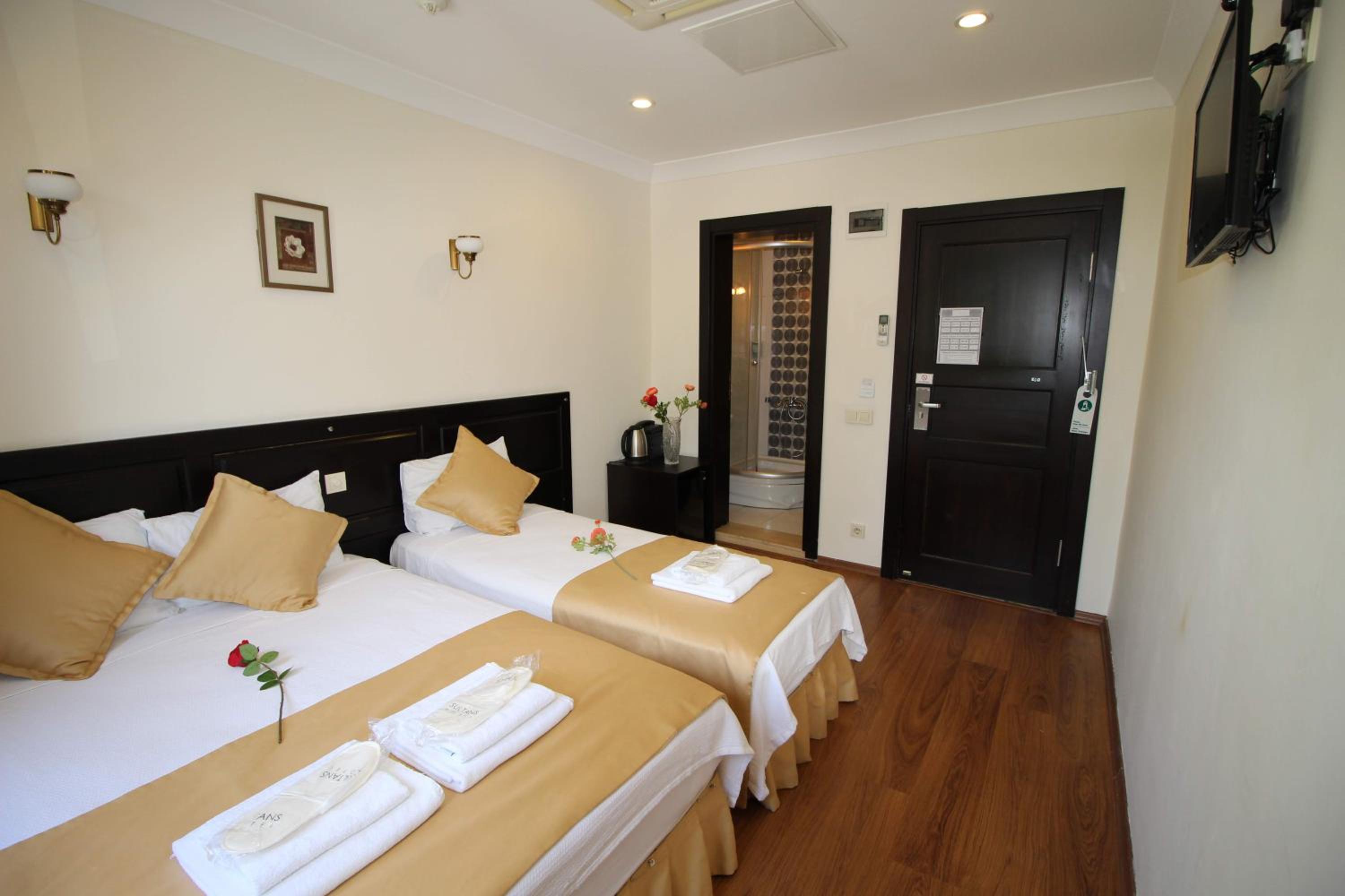 Triple Room with Garden View photo 2