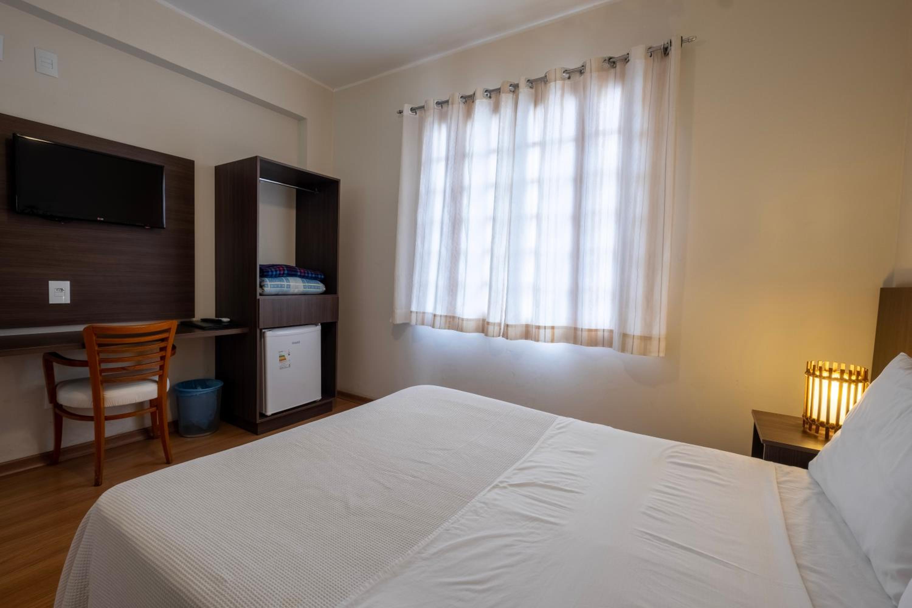 Executive Suite - Photo 9
