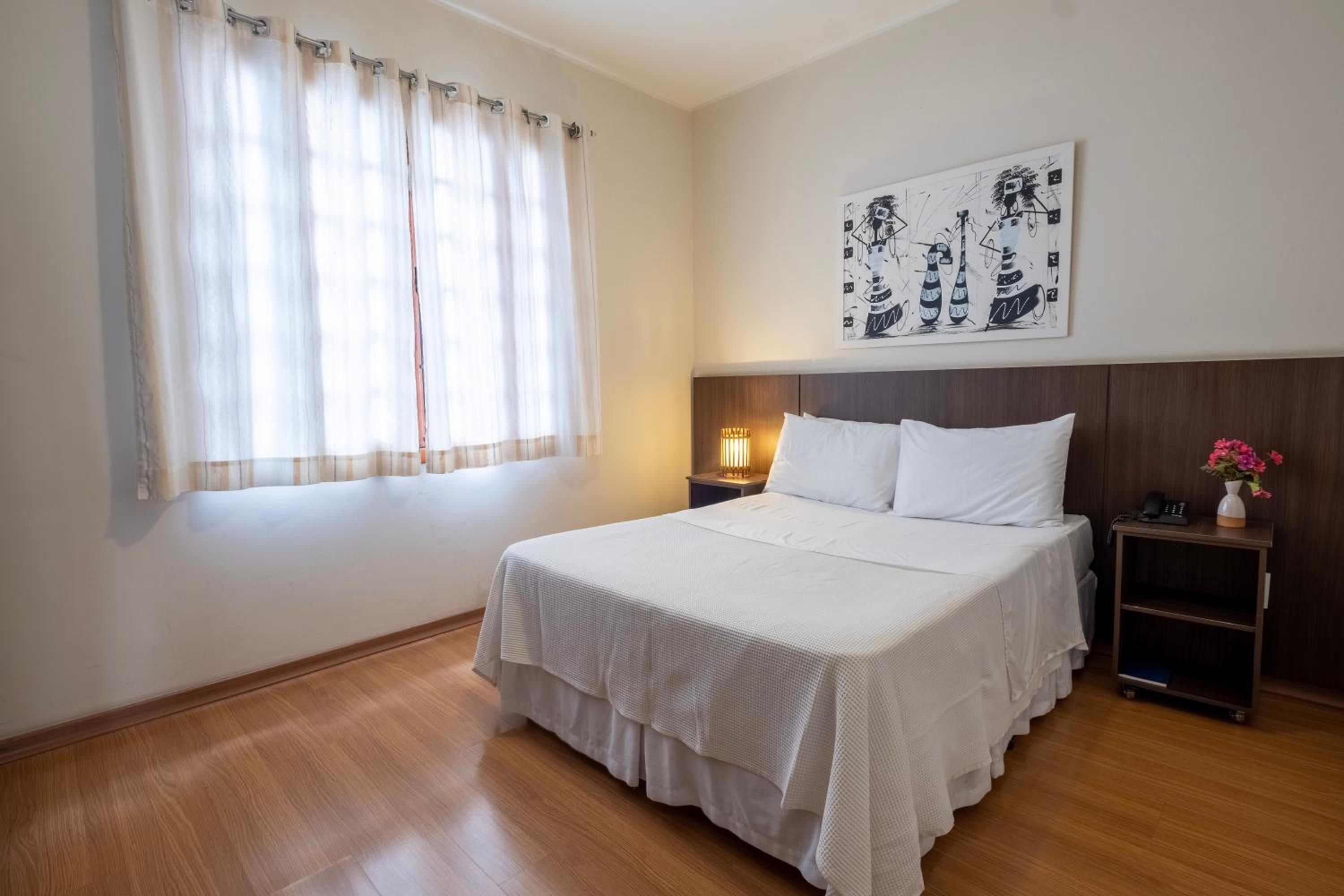 Executive Suite - Photo 11